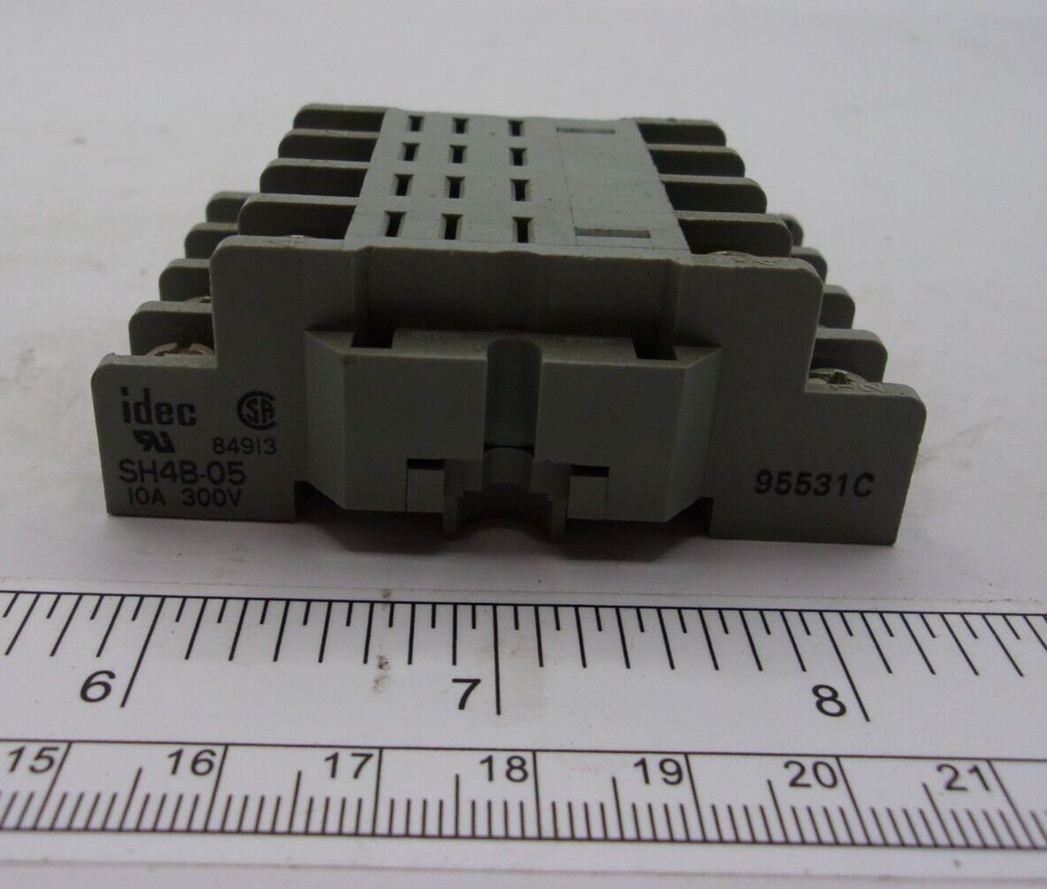 IDEC SH4B-05, RELAY SOCKET 10A 300V, 2075A