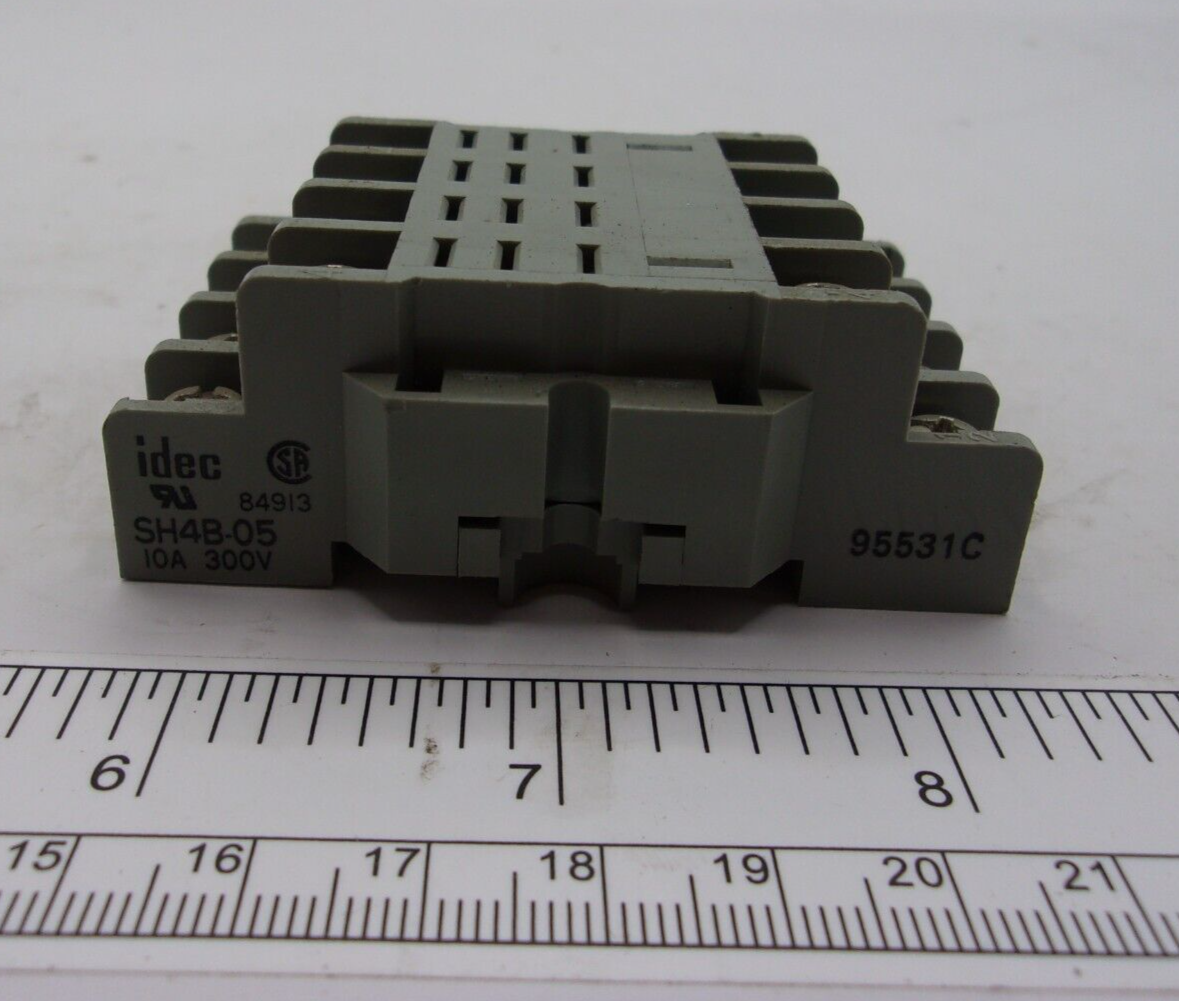IDEC SH4B-05, RELAY SOCKET 10A 300V, 2075A