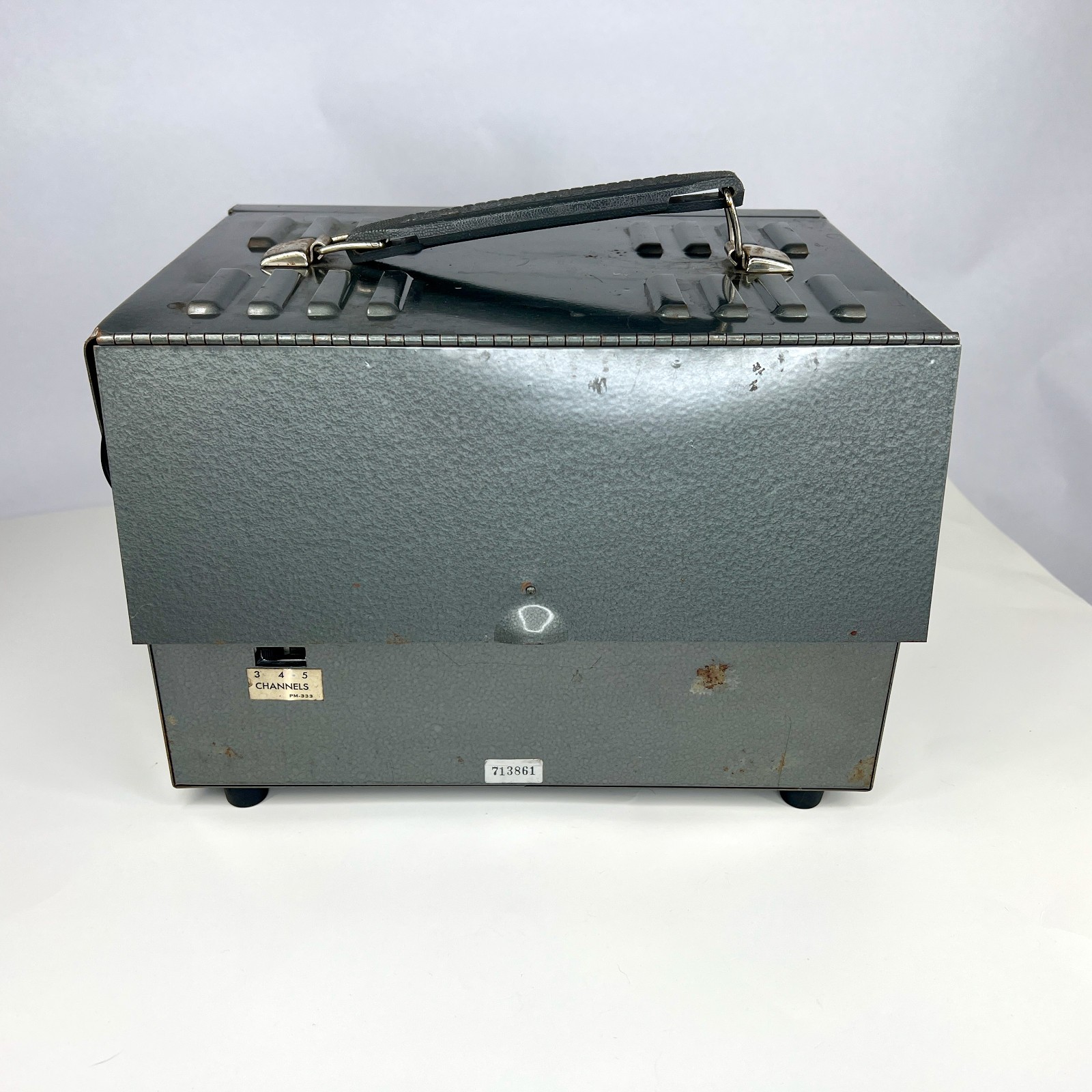 B&K Model 850 Color Analyst CRT TV Test Equipment - Powers On - READ BELOW