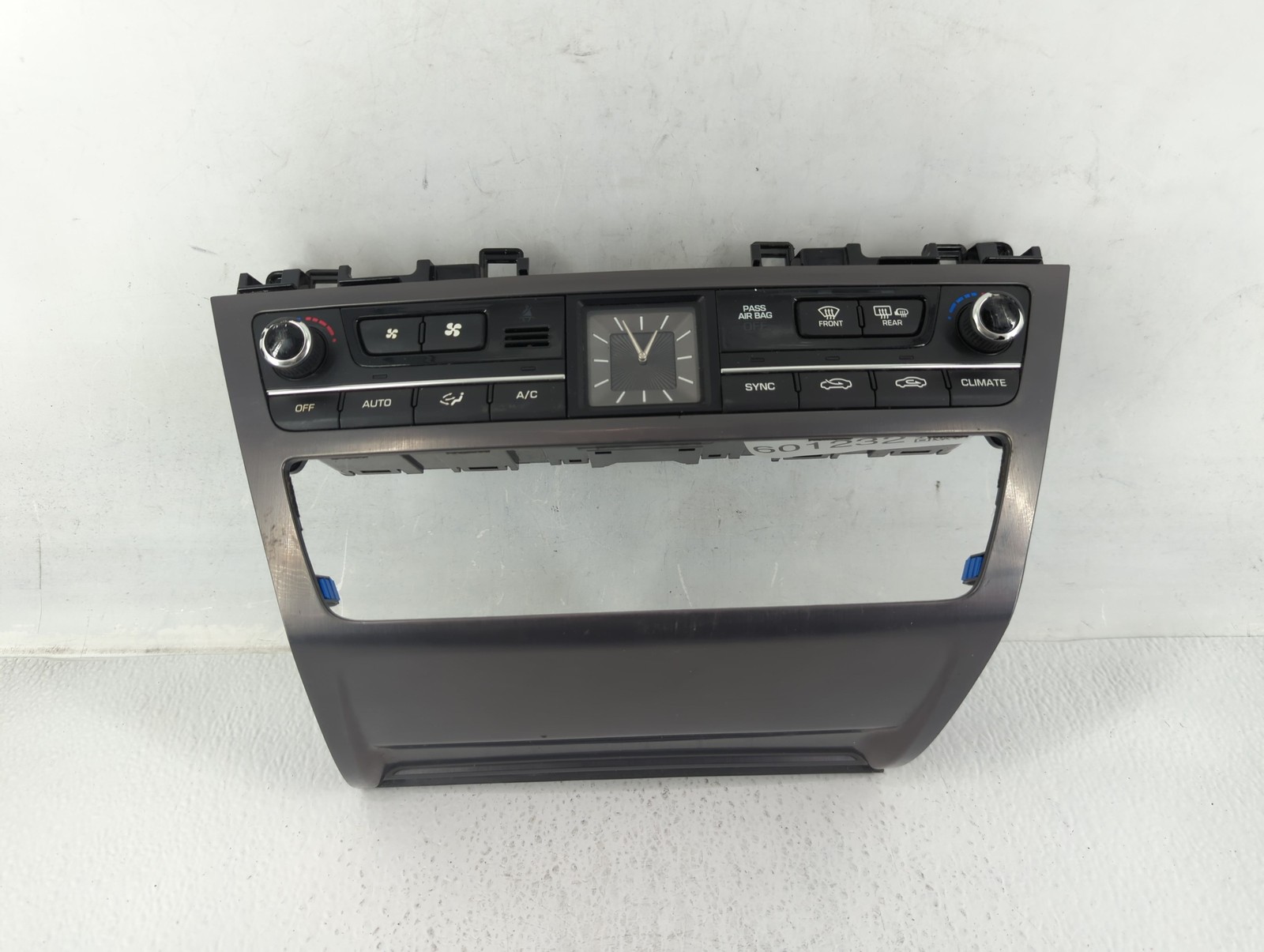2015-2016 Hyundai Genesis Ac Heater Climate Control 97250-b1xxxx MQBSS