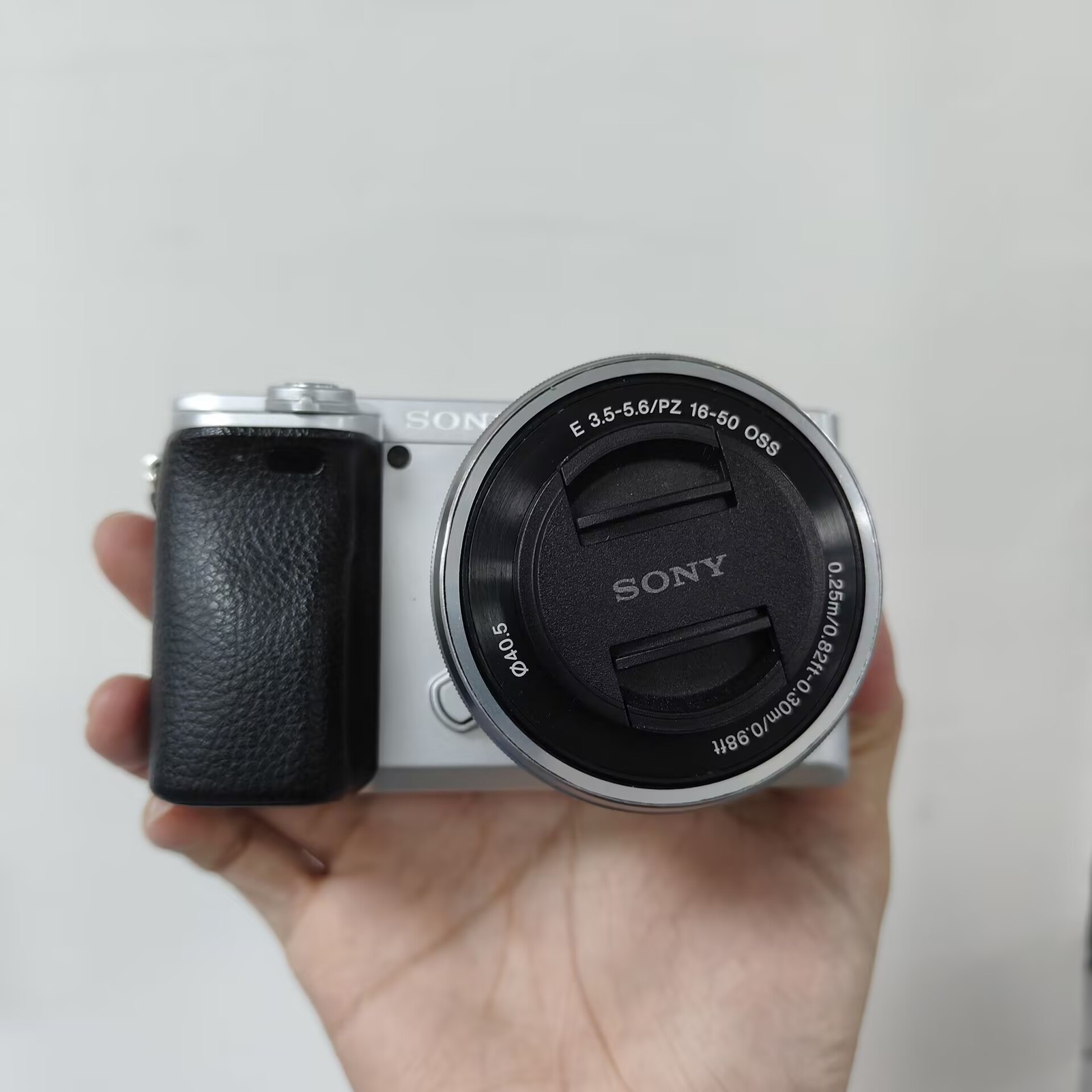 Sony Alpha a6400 Mirrorless 24.2MP Digital Camera w/16-50mm Lens - 95% New