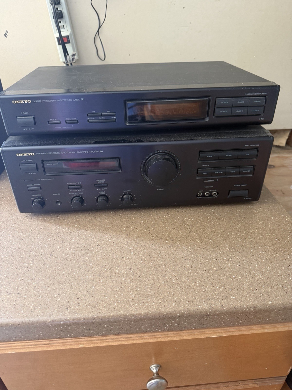 Onkyo T-401 Quartz Synthesized FM Stereo/Am Radio Tuner and Amplifier Working