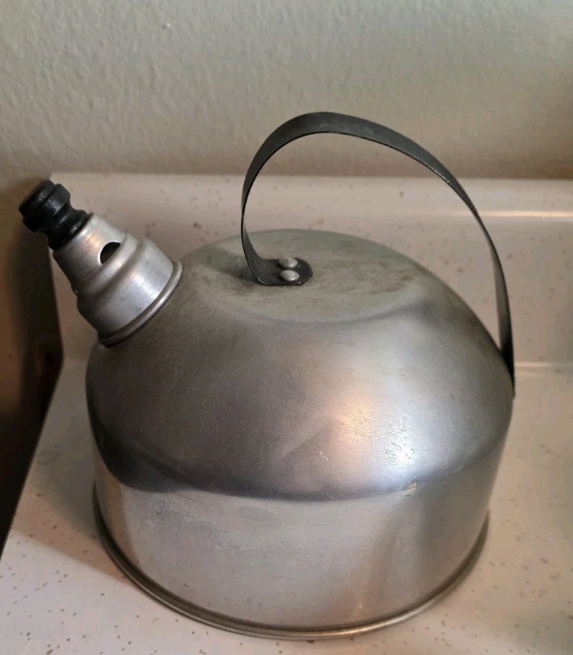 VINTAGE E.A. Co. ALUMINUM TEA KETTLE