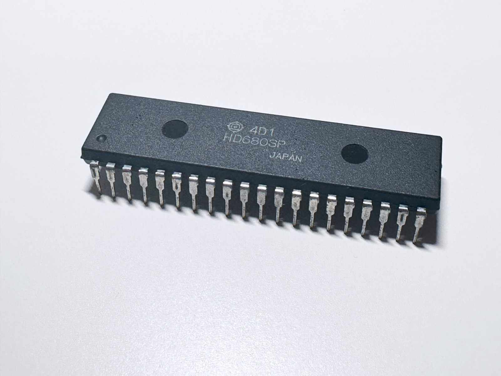 1X HD6803P HITACHI 8-Bit Microprocessing Unit (MPU) 1MHz DIP-40.