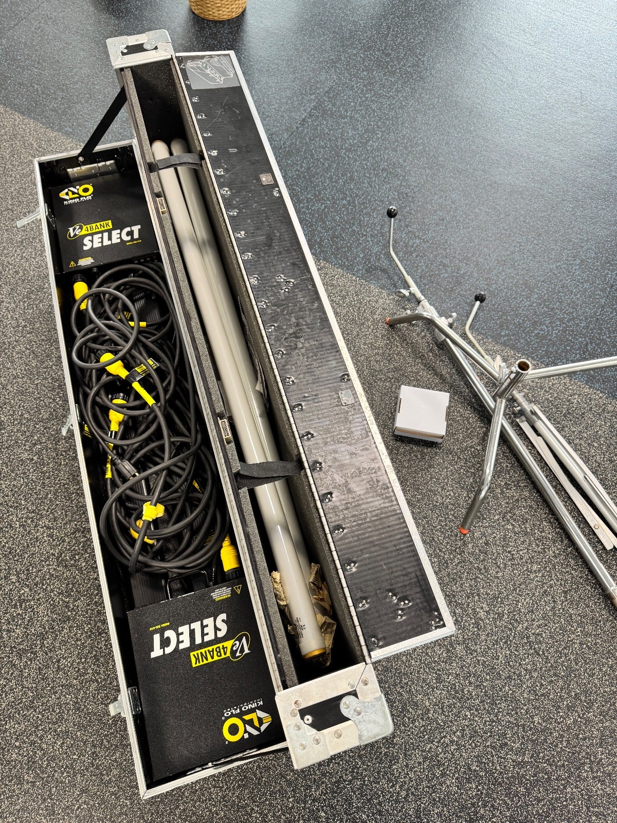 Kino Flo Select 4Bank 2-Light Gaffer Kit