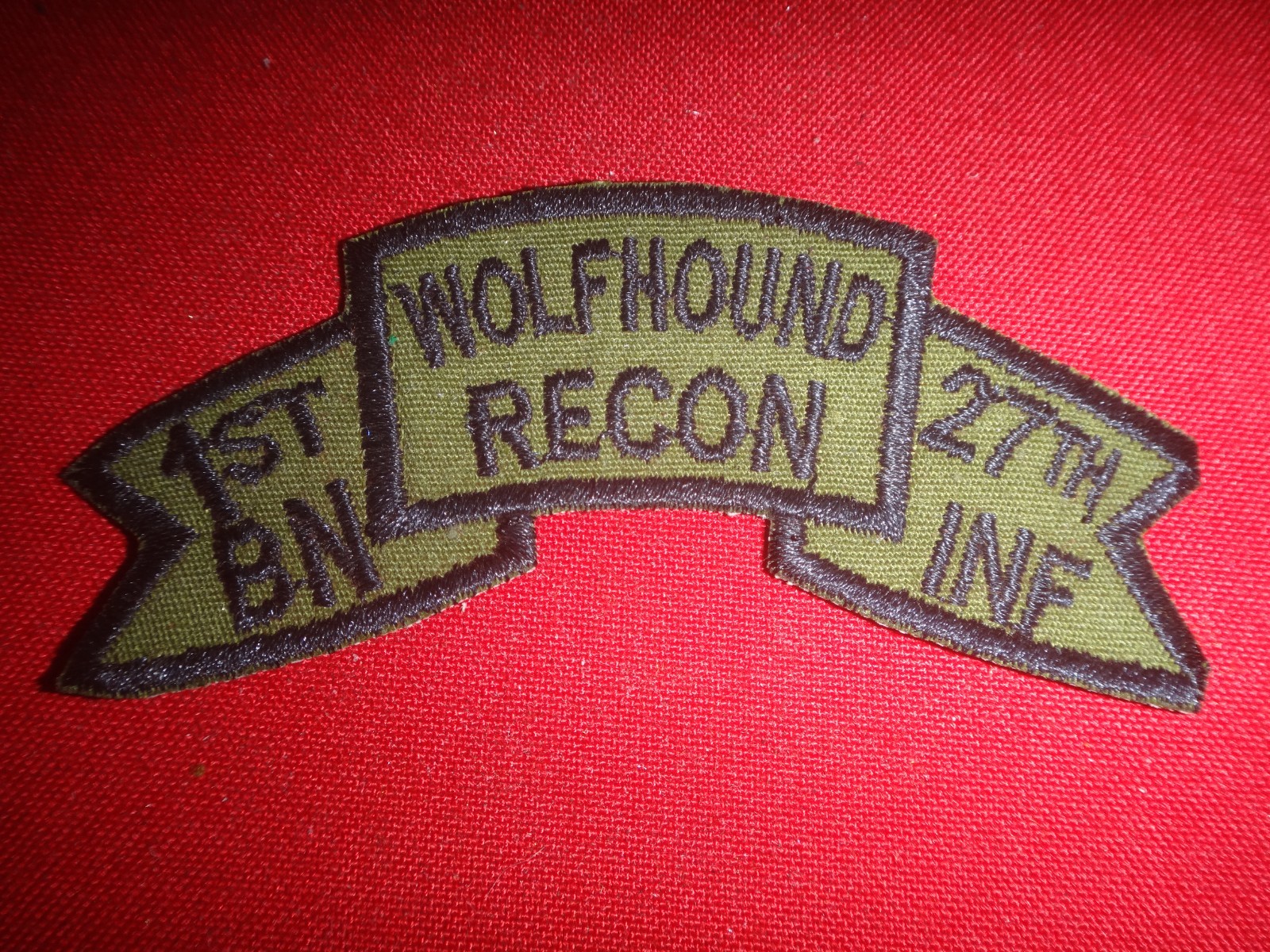US 1st Battalion 27th Infantry WOLFHOUND RECON Vietnam War Subdued Scroll Patch