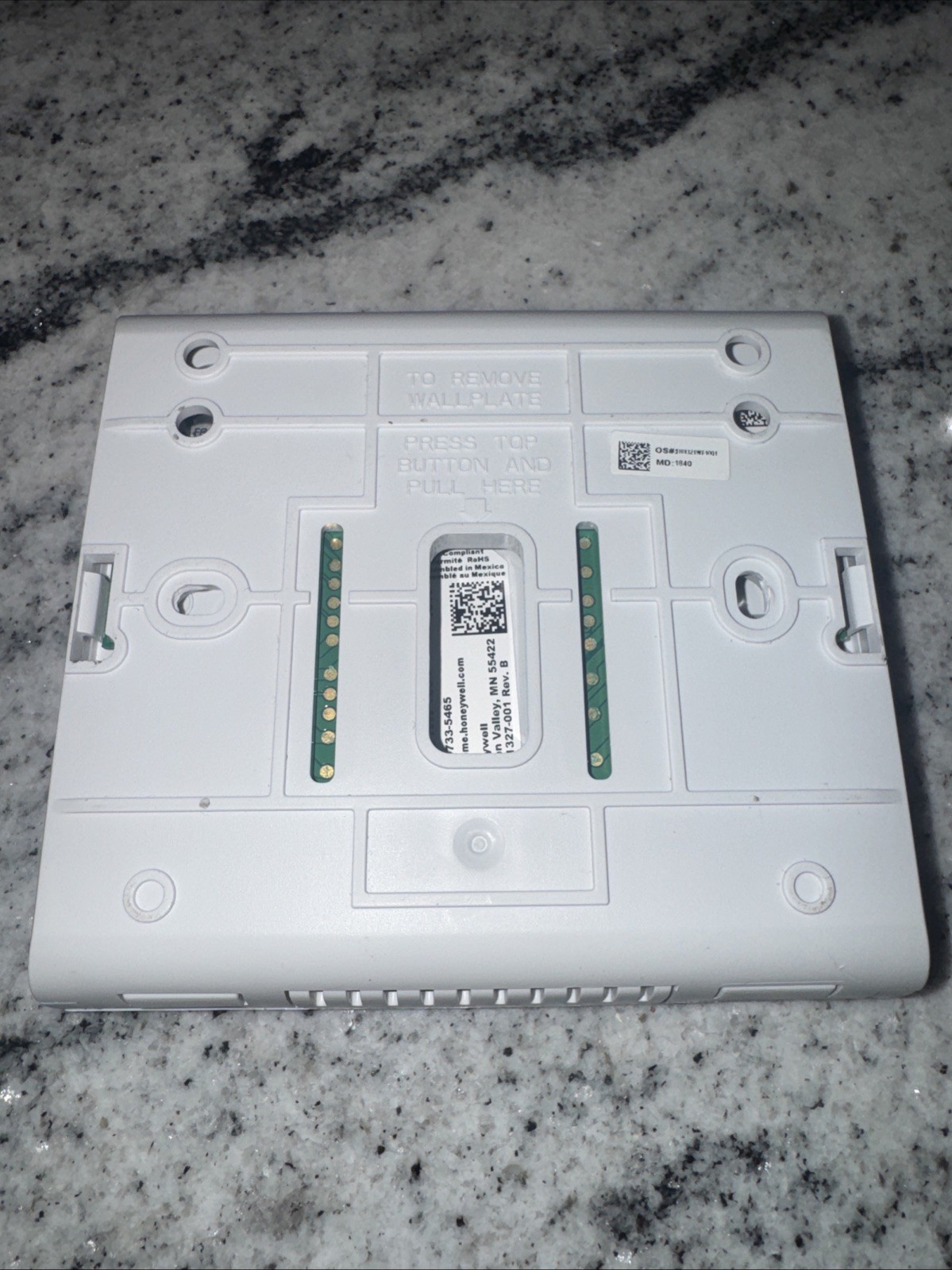 Honeywell TH8321WF1001 VisionPRO Touchscreen Programmable Thermostat DAMAGED