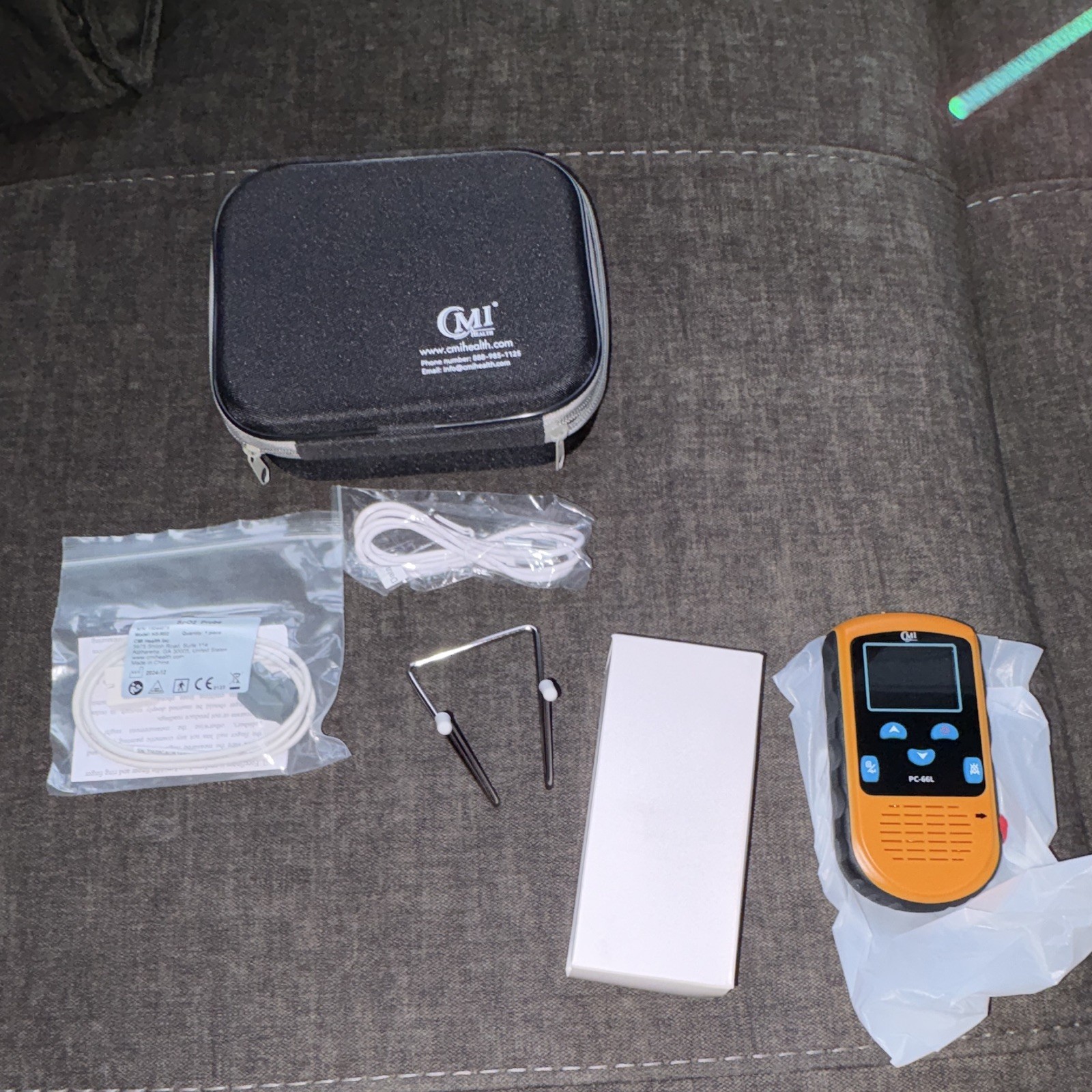 CMI Health PC-66L Pulse Oximeter Monitor w/Charging Cable & Case