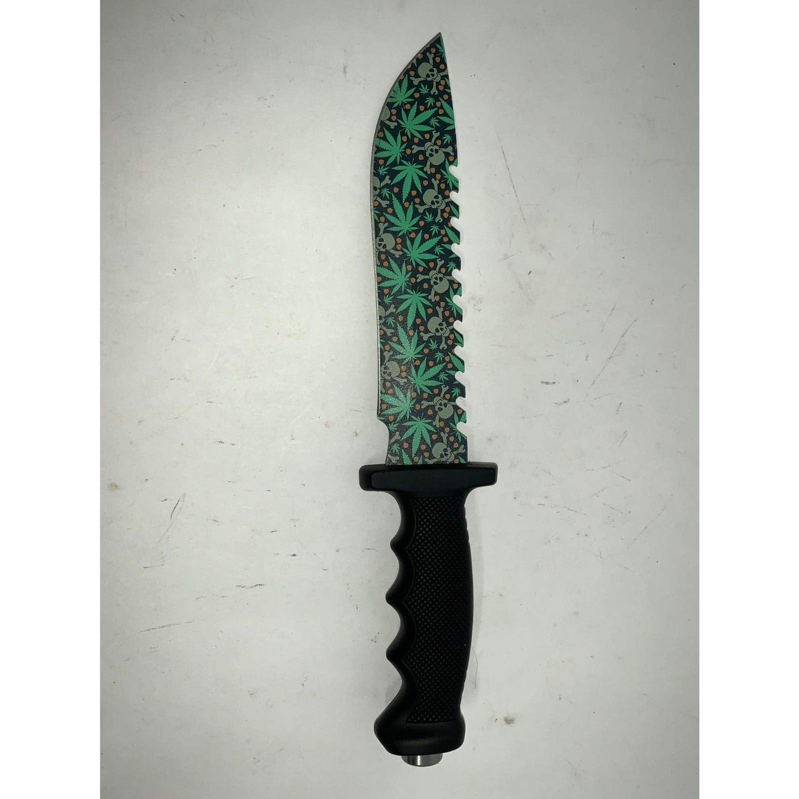 Marijuana Plant/Skulls Bowie Knife with sawtooth back and holder