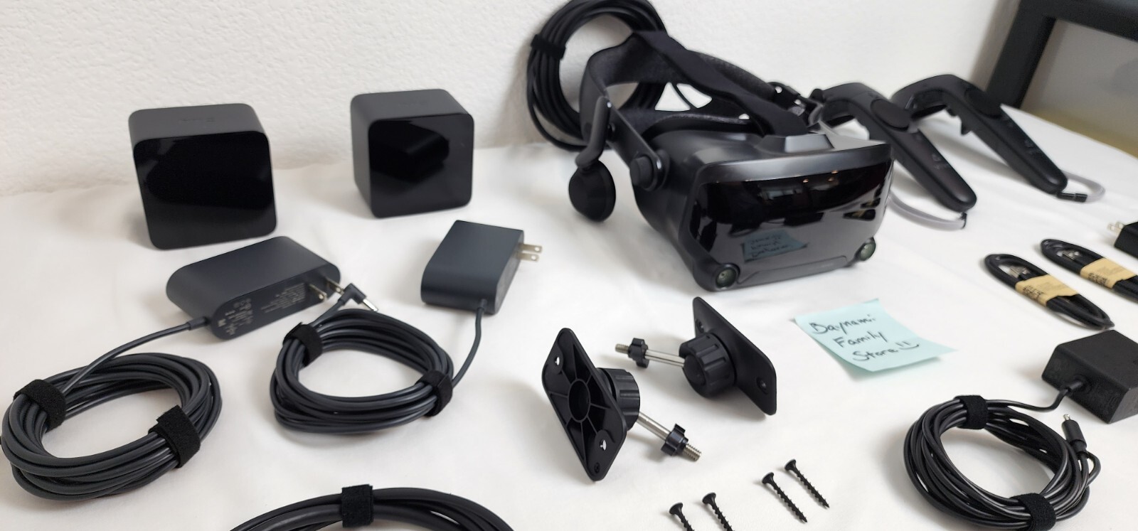 Valve Index PC VR Headset Full Kit w/ 1.0 Base Stations & 1.0 Vive Controllers
