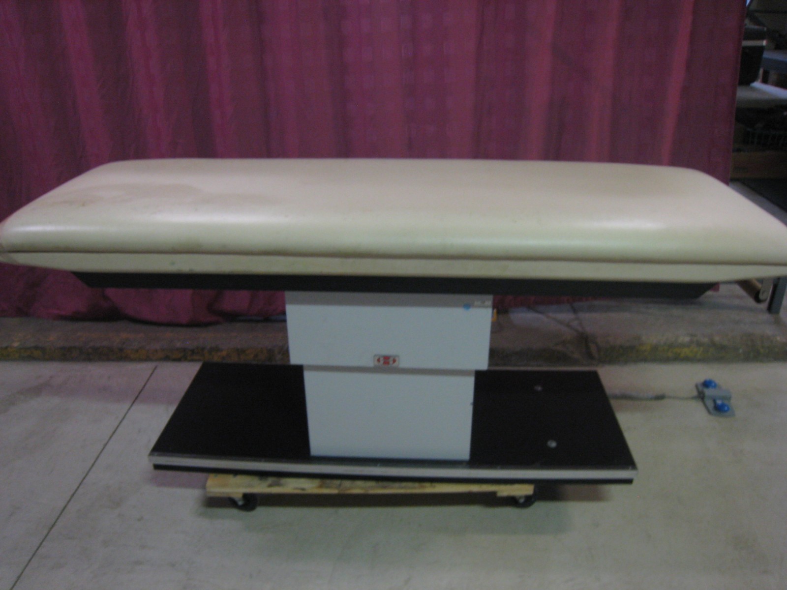 Hausmann Power 4750 Exam Table