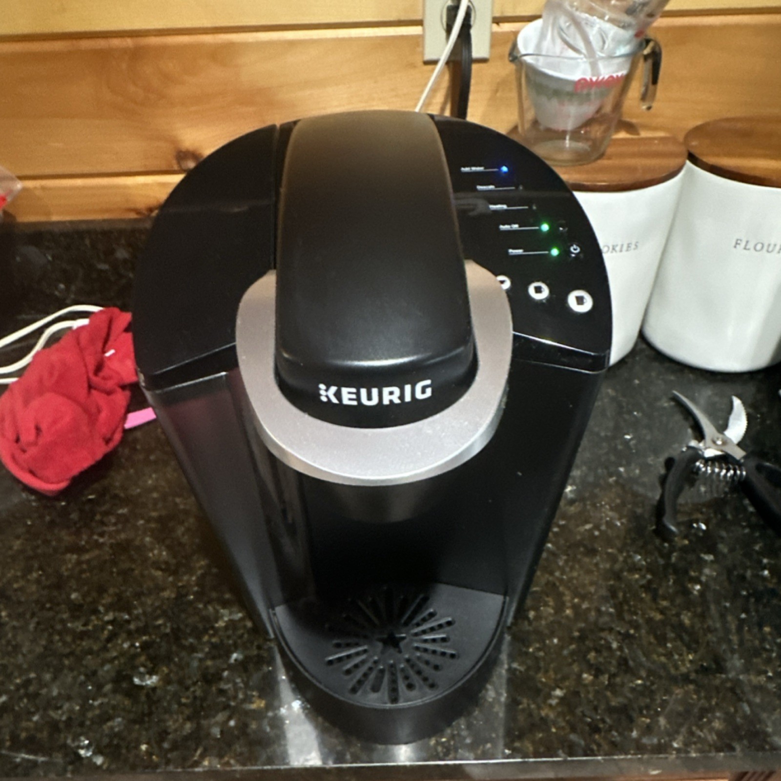 Keurig K-Classic Pod Coffee Maker Black, K-Cup Compatible, rotating kcup rack!!