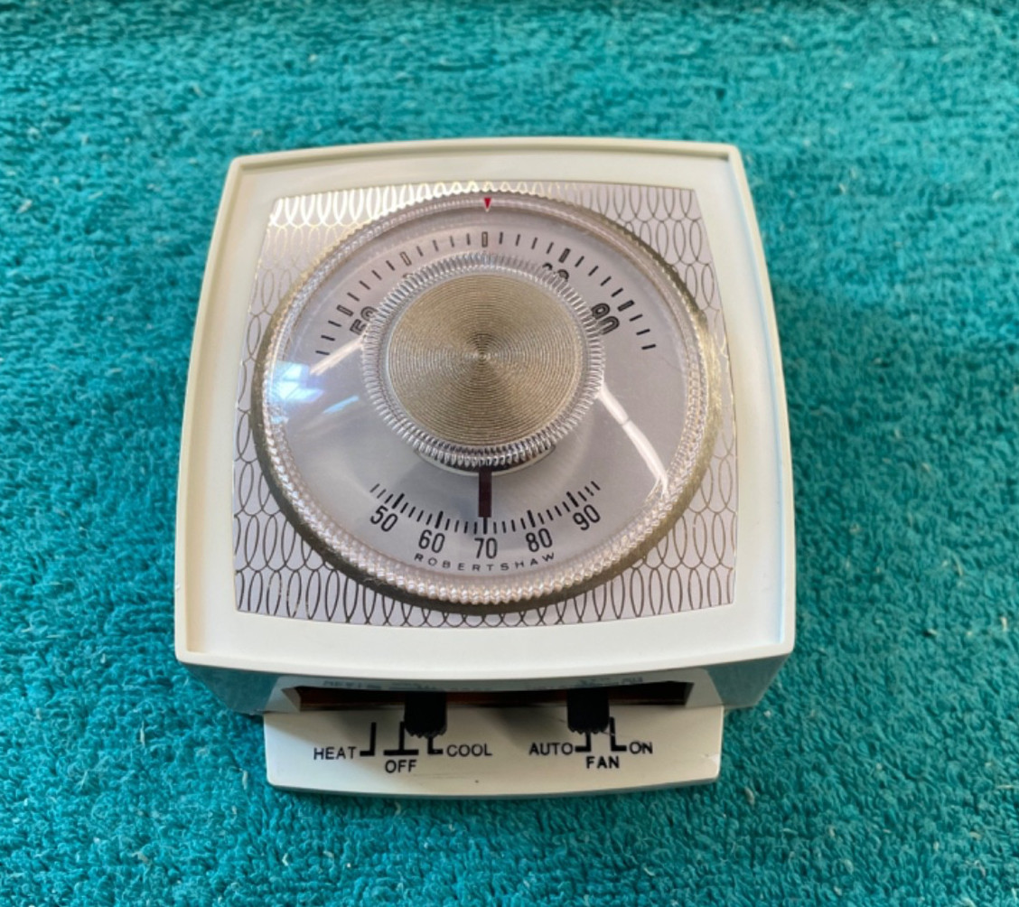 Robertshaw CM260 Basic Heat & Cool Thermostat & Subbase "White"