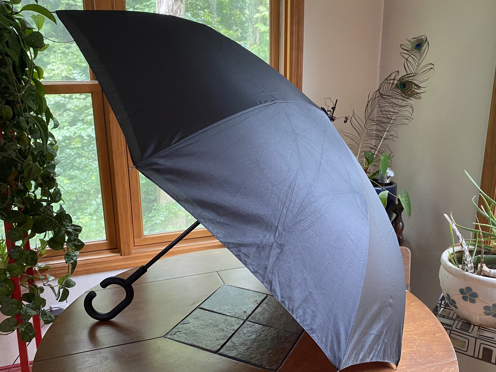 ShedRain Umbrella UnbelievaBrella Reverse Closing Umbrella Black & Red