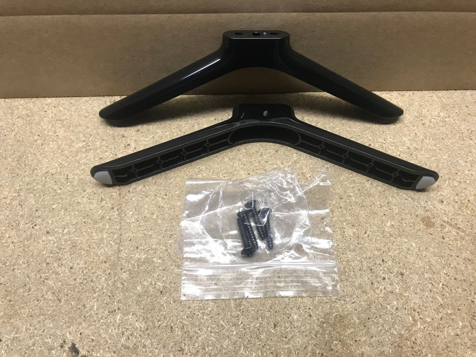 Philips 32PFL4674/F7 Feet W Screws Part# 850318850SD ( Plus more models listed )