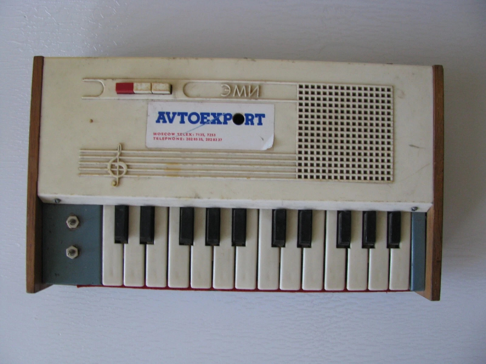 EMI ( PIF ) WOODEN CHILDREN SYNTHESIZER PIANO USSR NOT WOKS