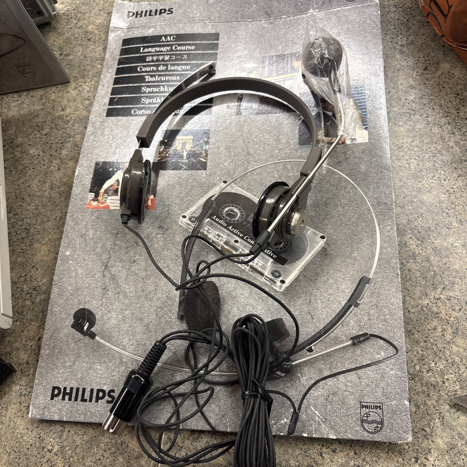 Philips AAC7000 Audio Active Comparative Language System Cassette Player 70's