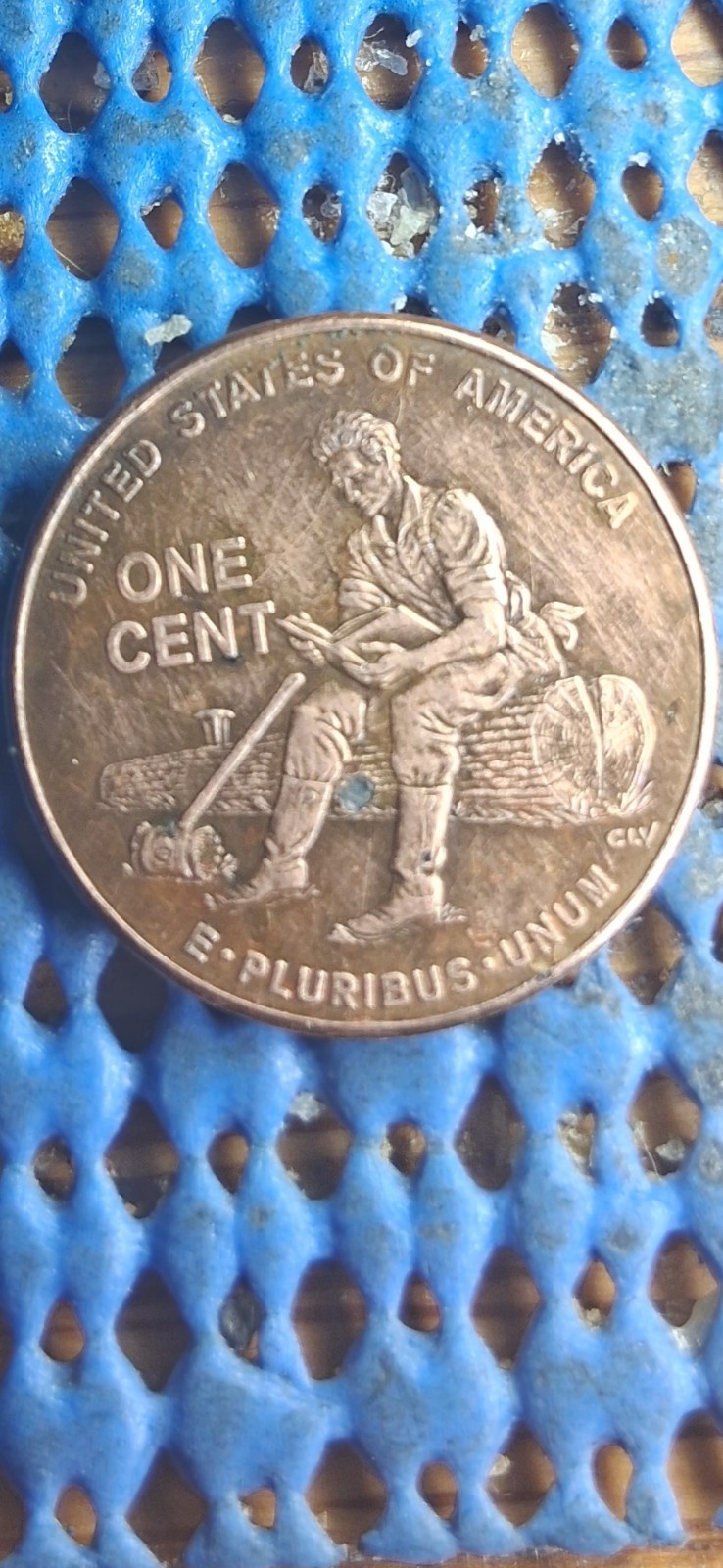 2009 PENNY RARE WITH NO MINT MARK LINCOLN SITTING ON LOG READING CIRCULATED NICE