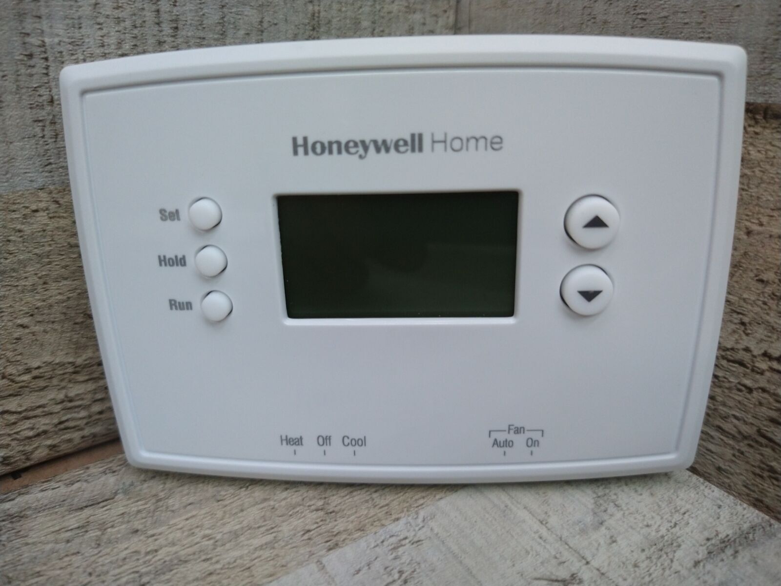 Honeywell 1-Week Programmable Thermostat (RTH221B1039) BULK PACKAGED