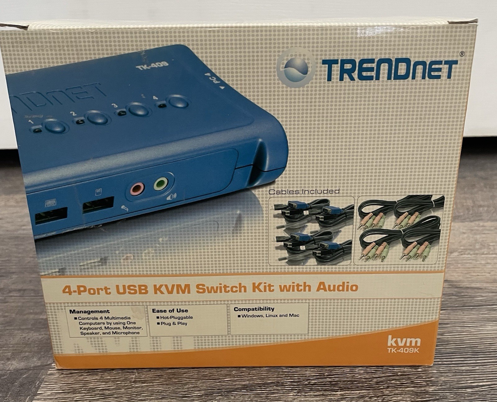 Trendnet 4-Port USB KVM Switch Kit with Audio Model TK-409K