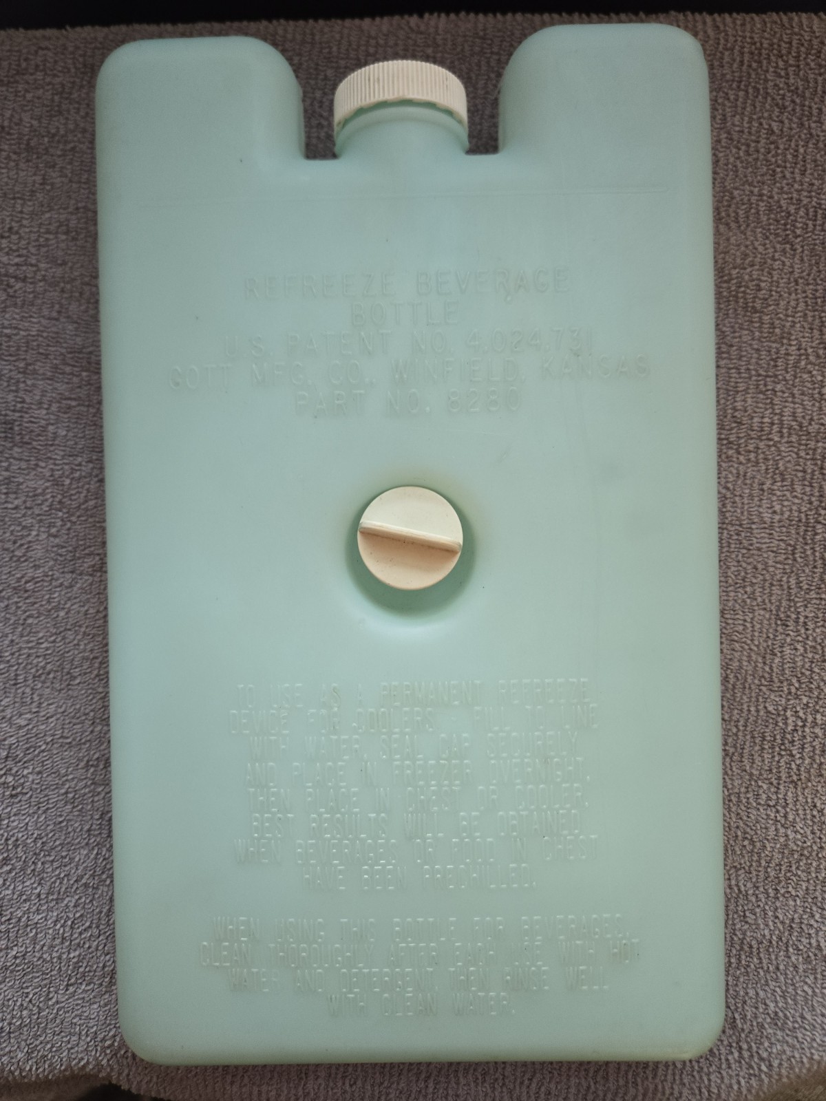 Vintage GOTT Refreeze Beverage Bottle Ice Chest Cooler Insert 8280