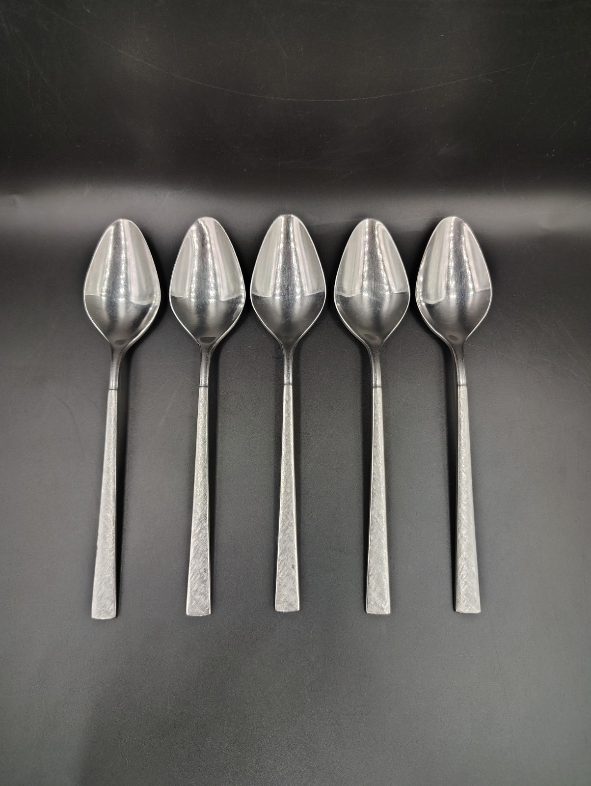 WM Rogers Deluxe Futura Teaspoons Qty 5 Textured International Silver Co. Oneida