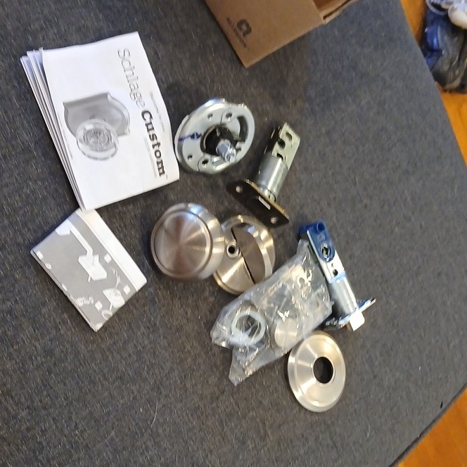 Schlage Custom Keyed Entry Round Door Lock Set, Satin Silver Finish