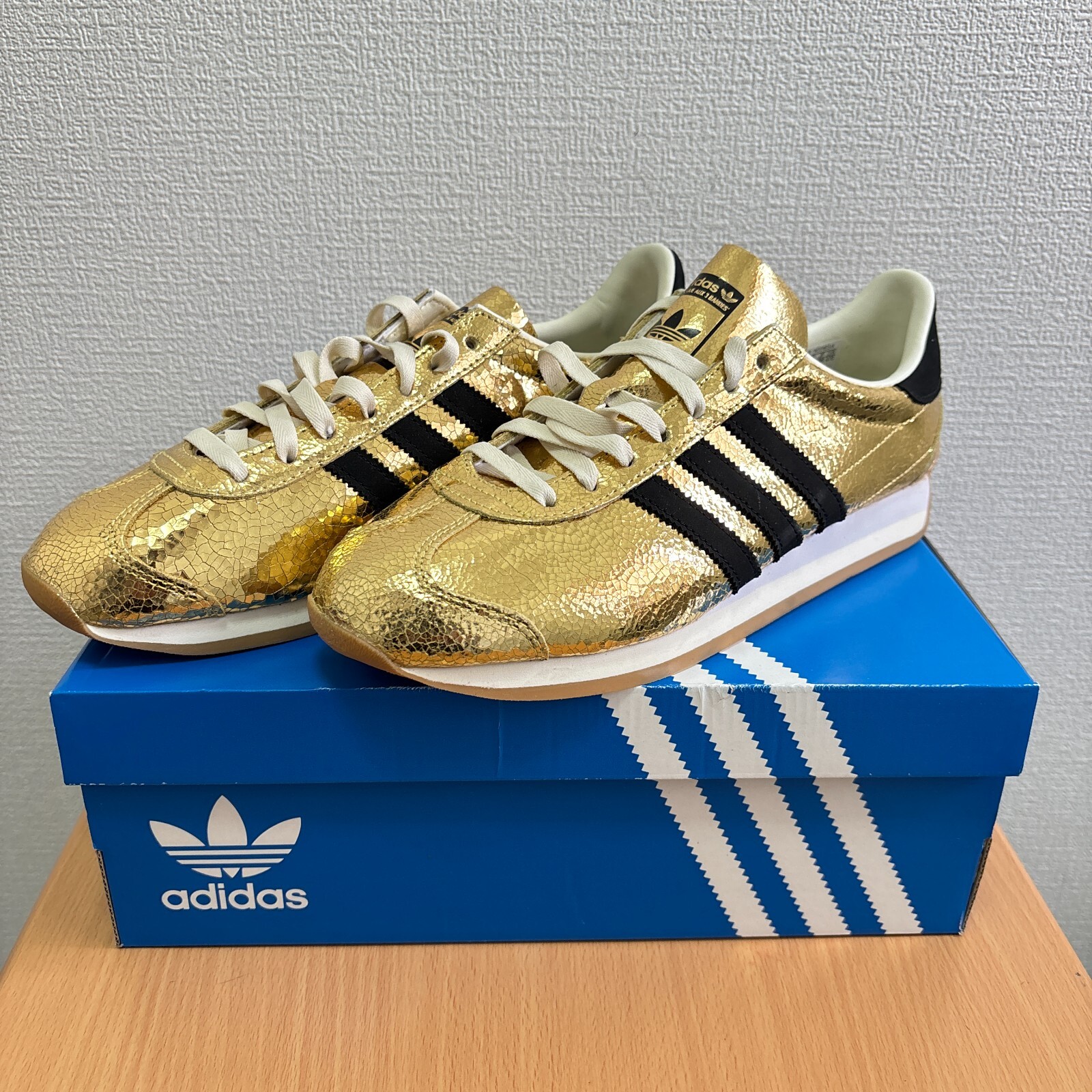 adidas Originals COUNTRY OG JQ5110 Gold Metallic / Core Black / Off White Women