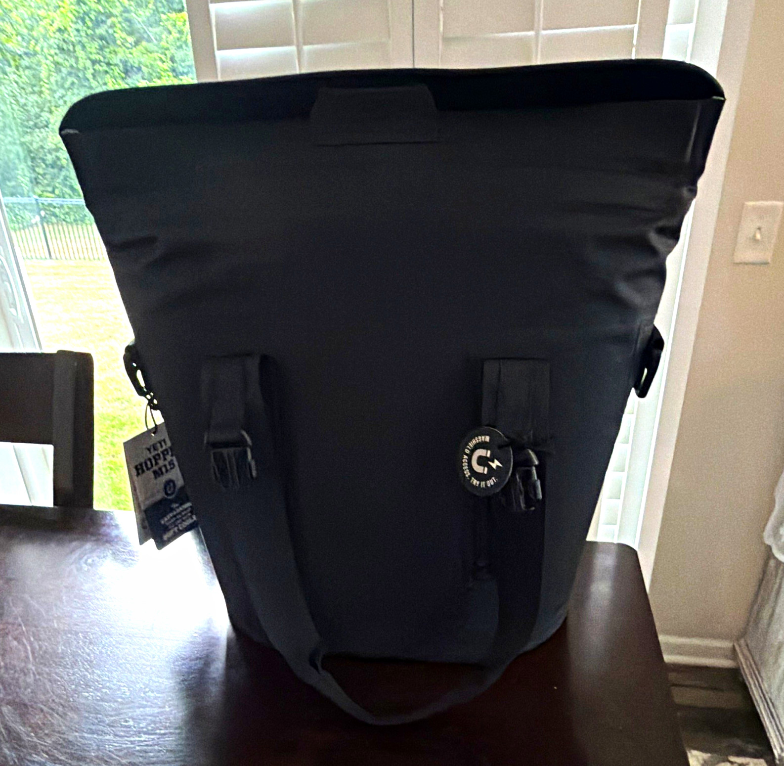 YETI Hopper M15 Soft Cooler Bag Black 15L 32-Can Adjustable Shoulder Strap