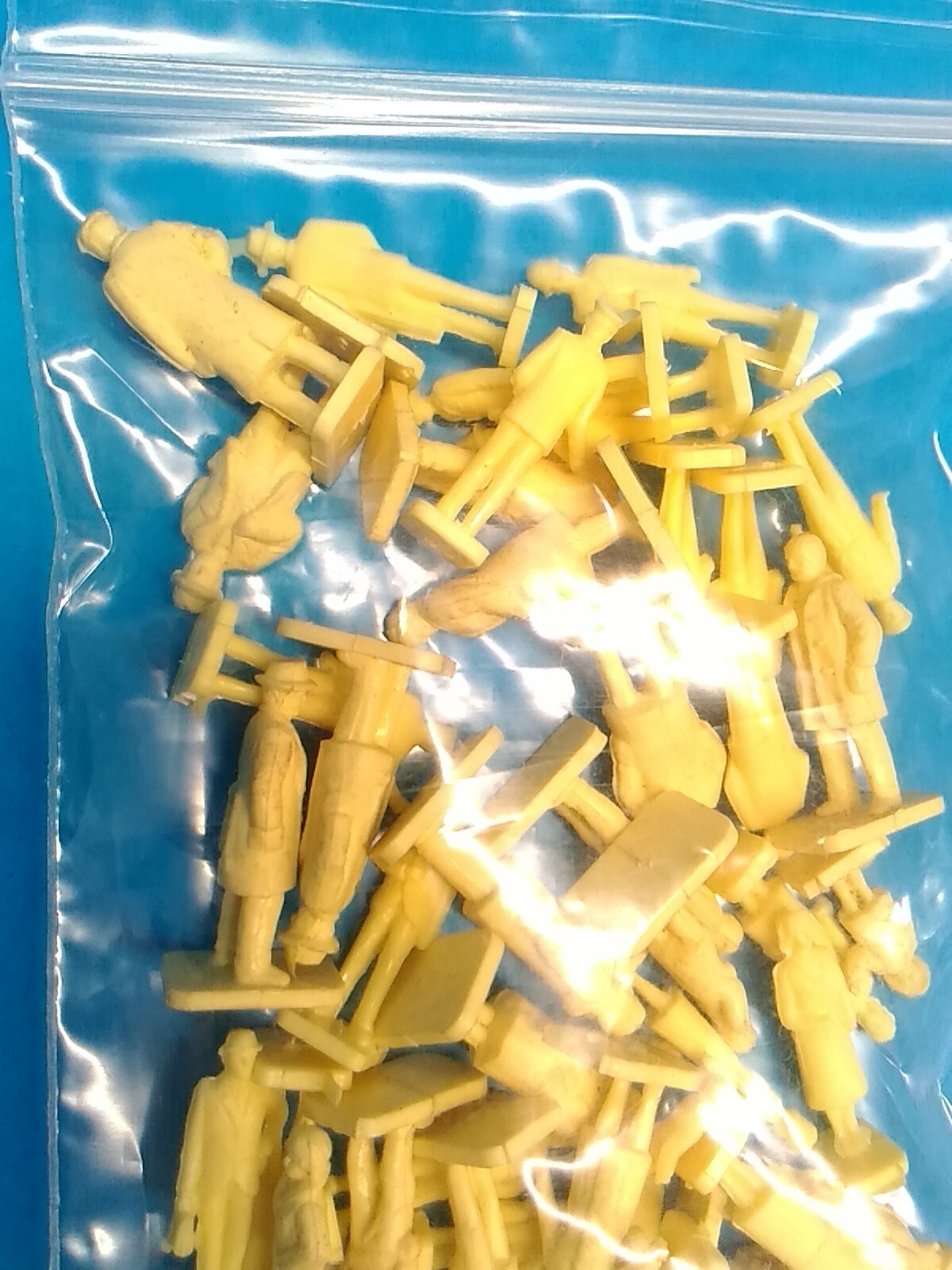 ho scale 40 unpainted people