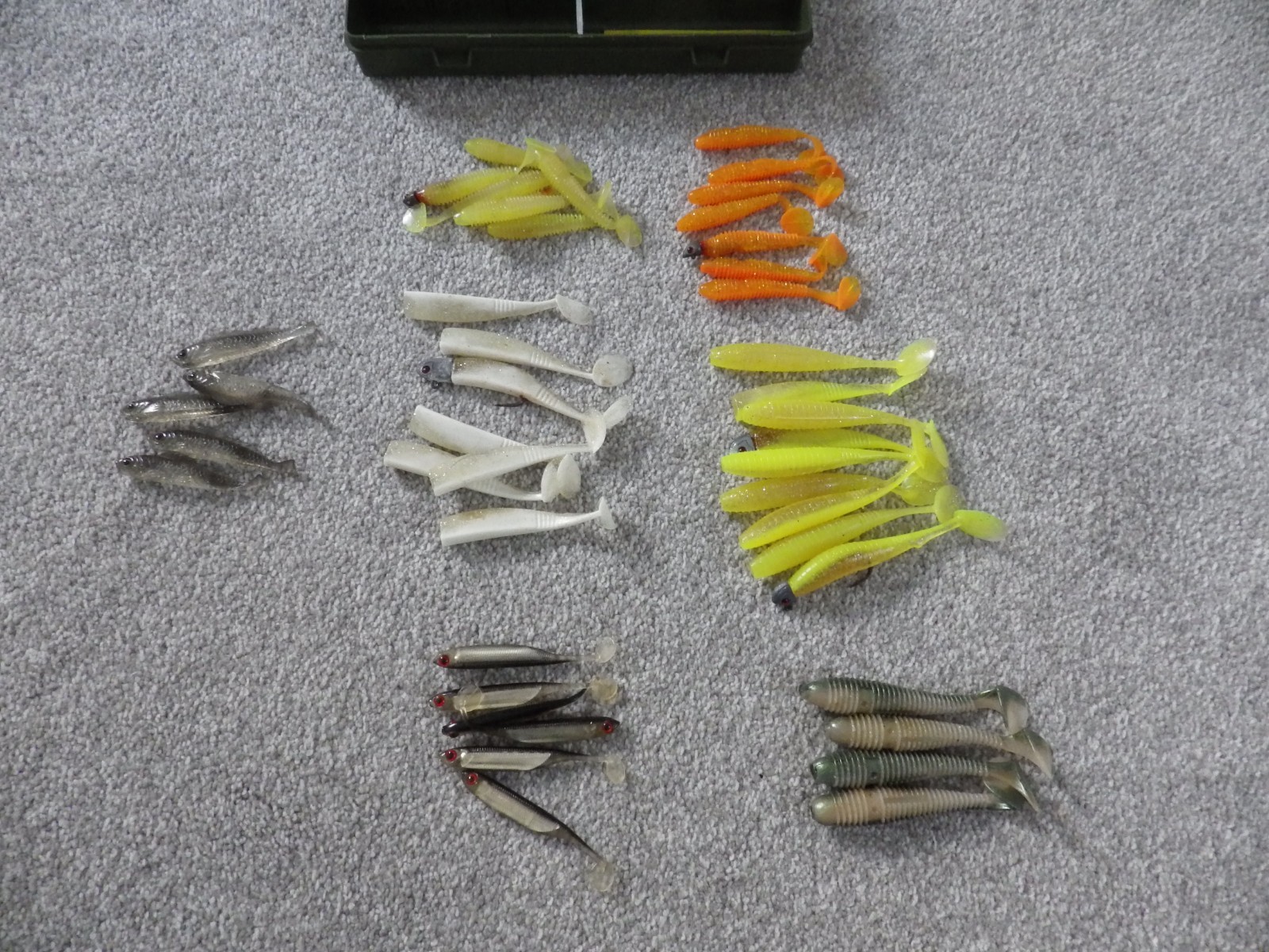 45 x Mixed Shads Herakles Viber Wobbler Benjo 2"- 4" and Container