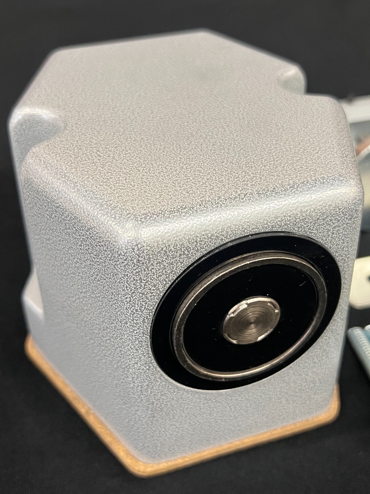 ALLEGION LCN DOOR MAGNET FLOOR MOUNTED SEM7820 24V