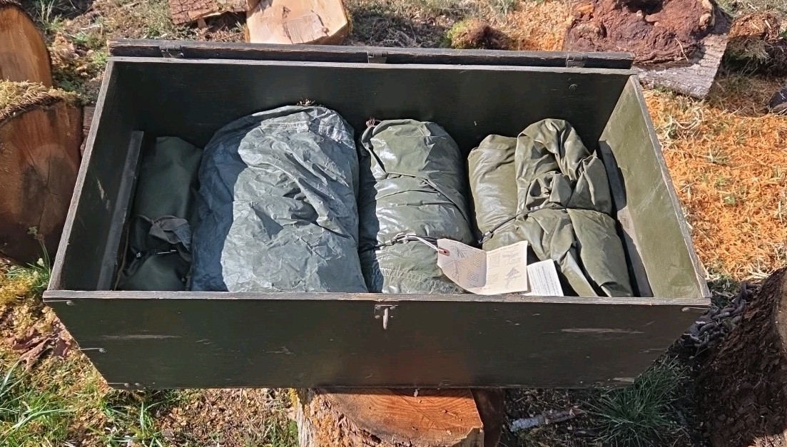 US Military Wooden Crate Of 4 Vietnam War Hammocks w 3 Unused