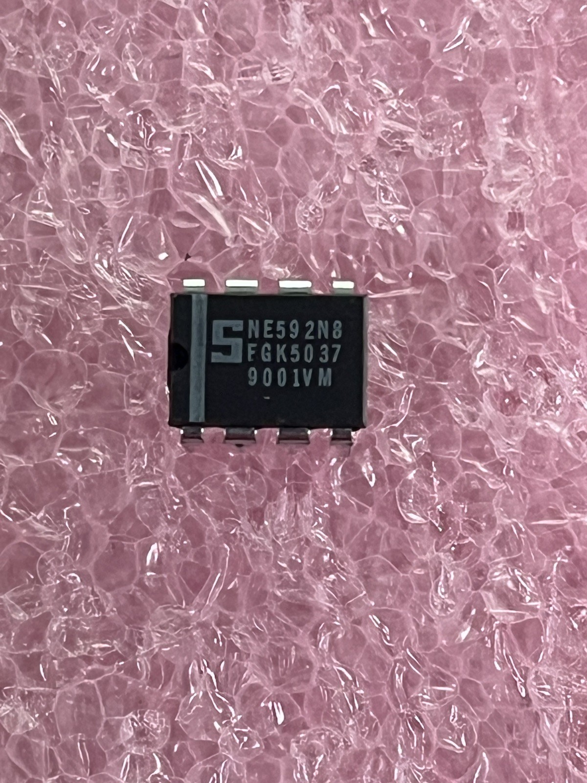 NE592N8 VIDEO AMPLIFIER 8 PIN PLASTIC DIP SIGNETICS (LOT OF 2)