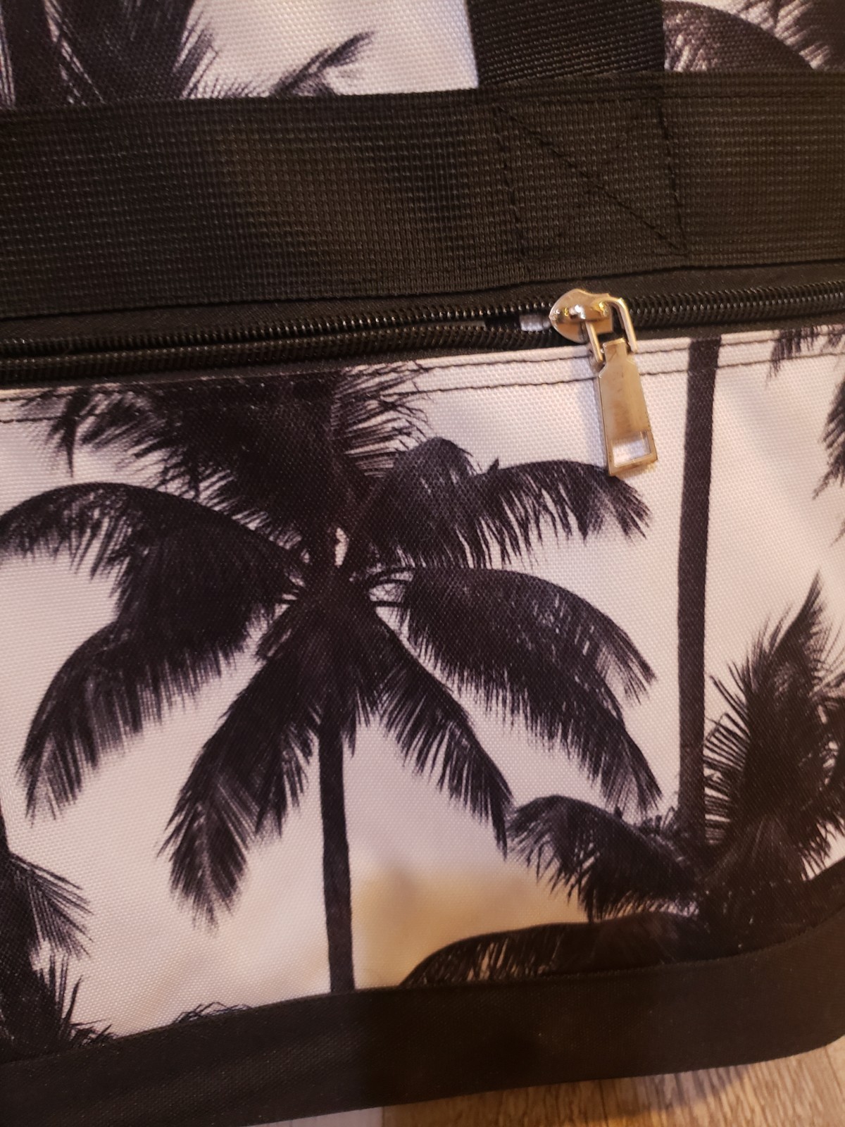 Palm Tree Print Cooler Beach Bag Large Zipper Closer