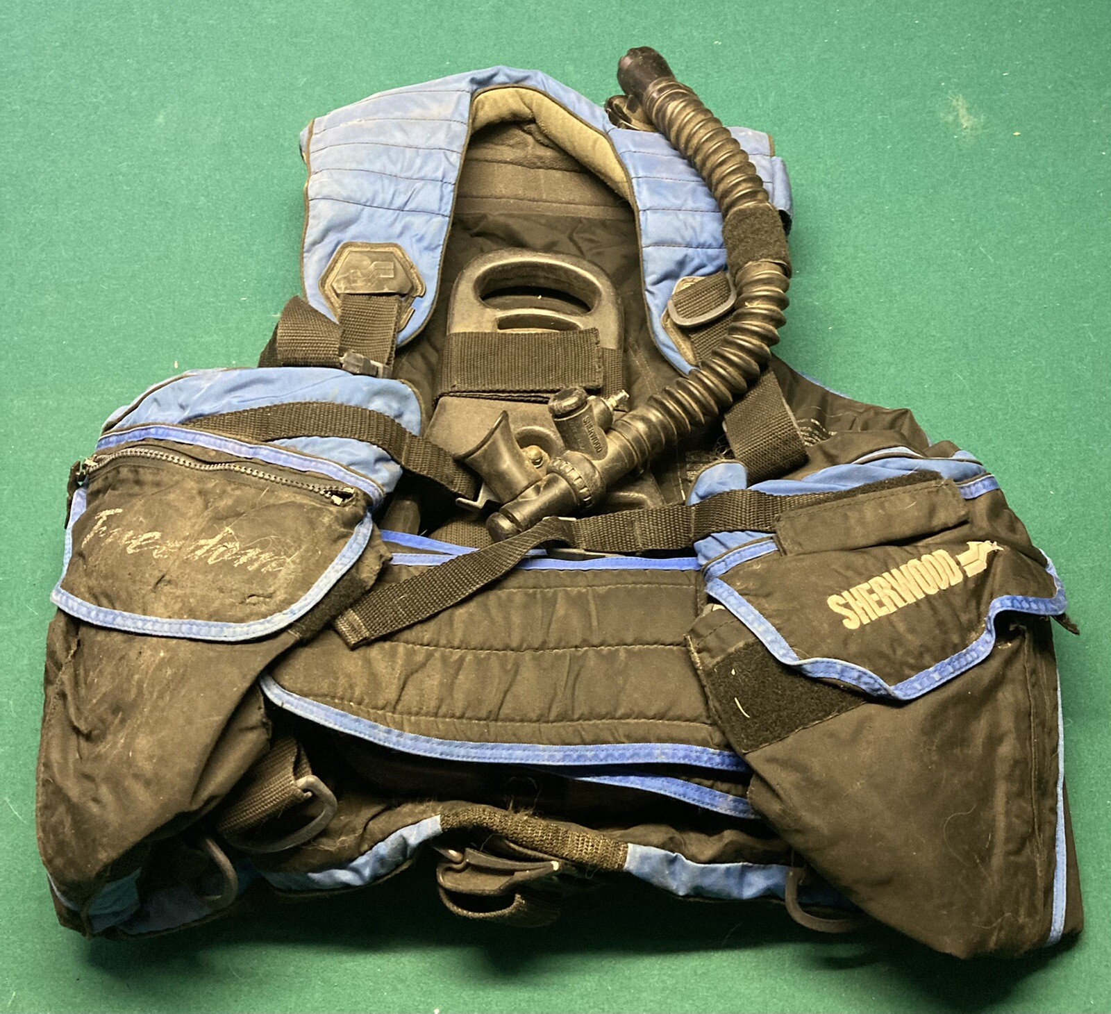 Sherwood Freedom Scuba Diving Vest Jacket. Mens Medium Womens Large. Blue/black