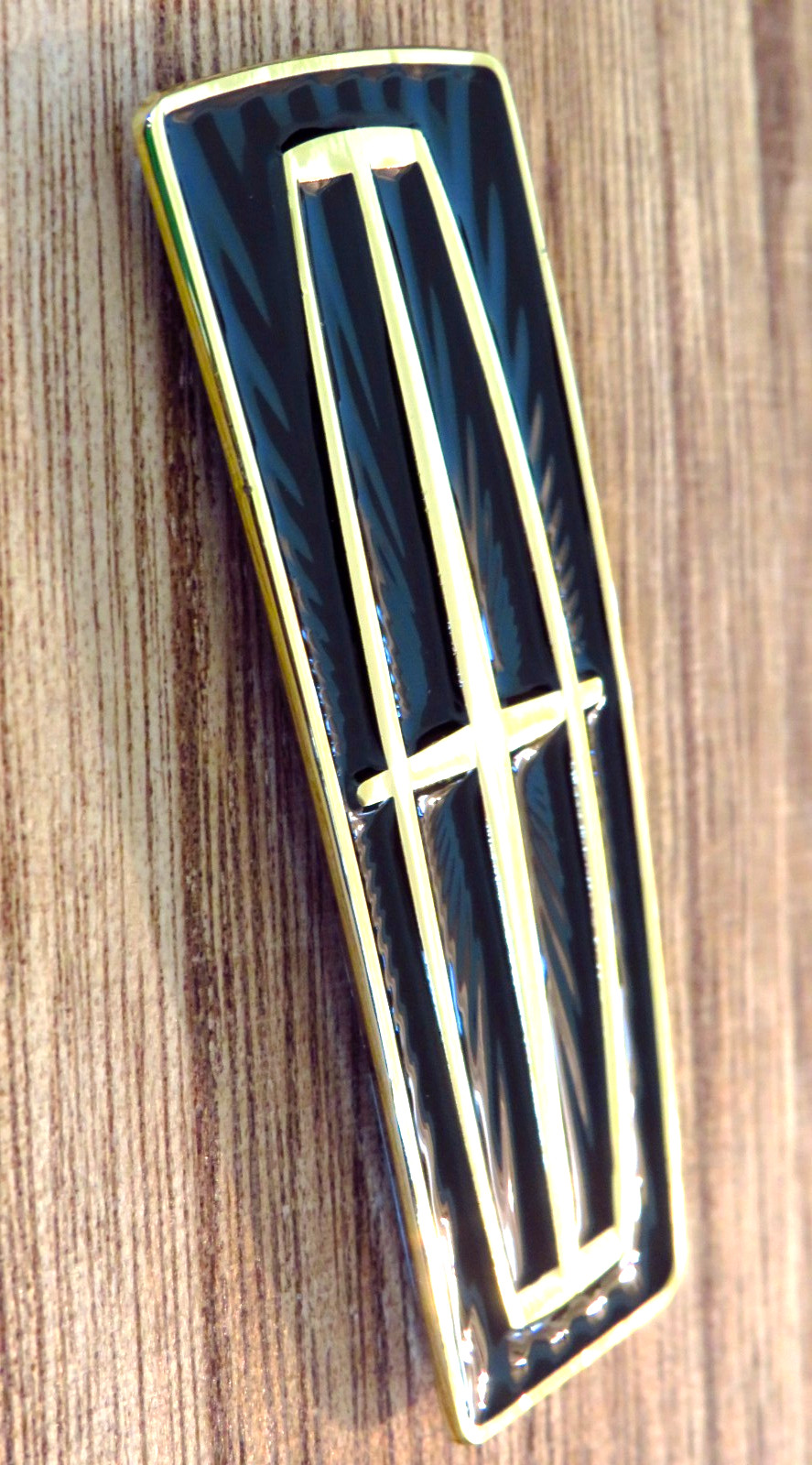 New 1998-1999-2000-2001-2002 Lincoln Town Car Hood Emblem-Black & Gold-Metal