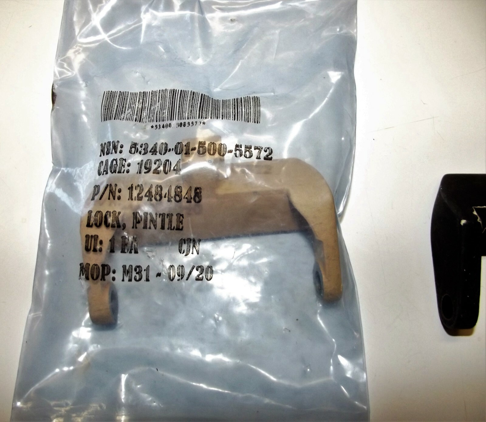 M197 TRAVERSE LOCK 12484848, 5340-01-500-5572