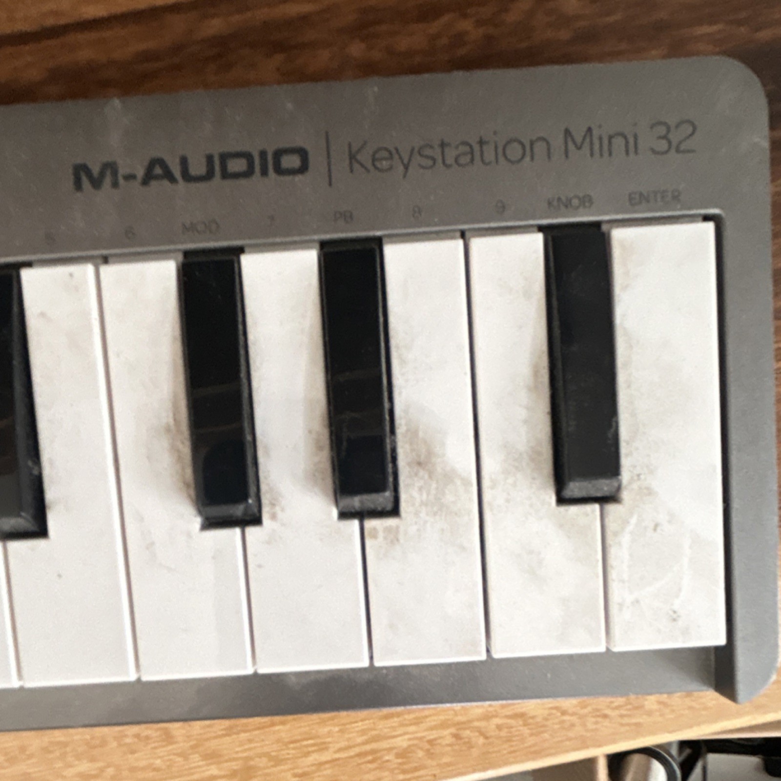 M-Audio Keystation Mini 32 USB Keyboard Controller, Pitch & Mod Wheels, 32 Keys