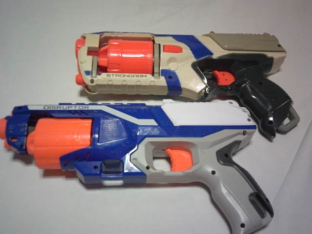 LOT OF 2 NERF ELITE STRONGARM & DISRUPTOR TOY GUNS NO DARTS BOYS 👦