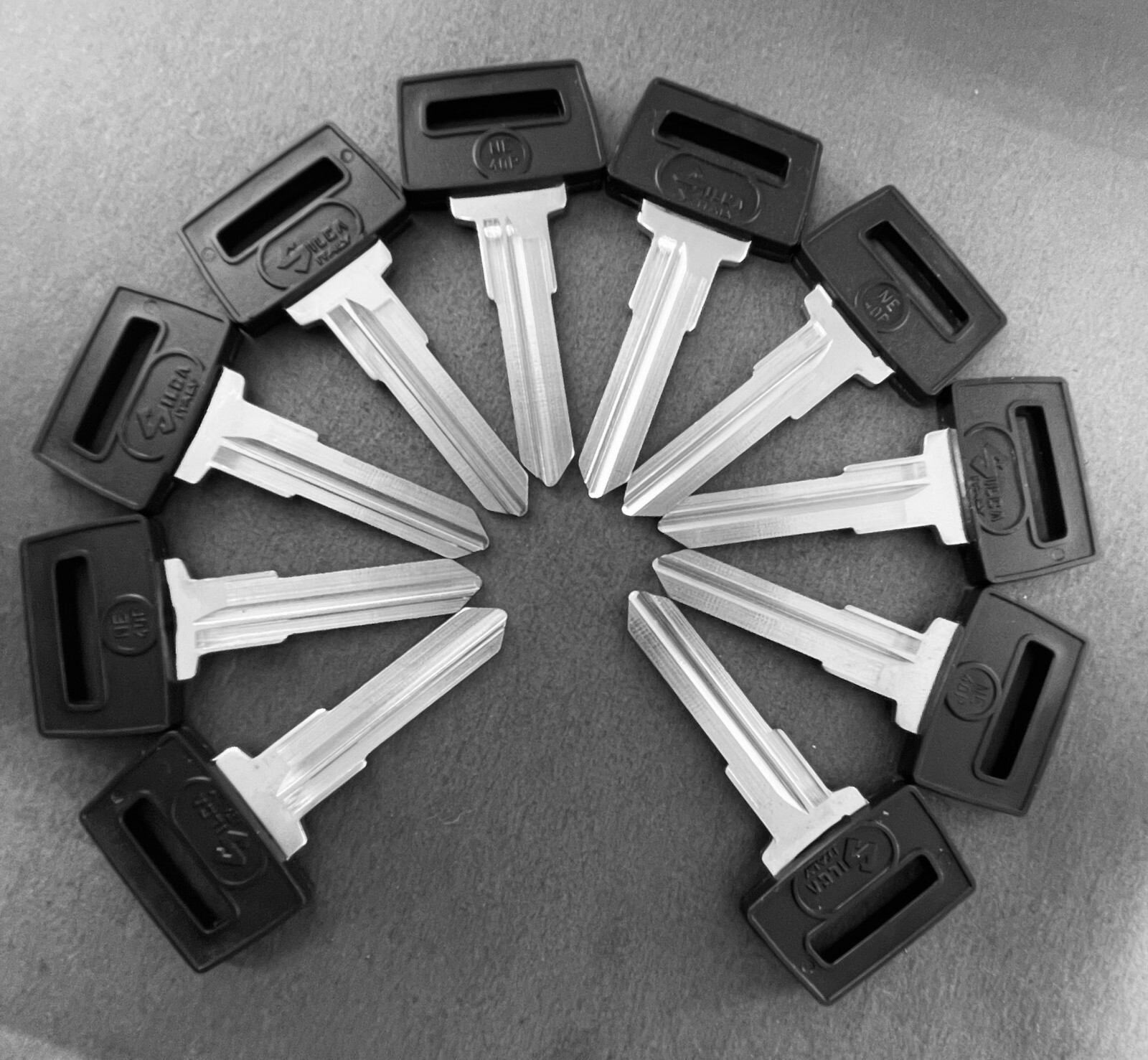 Lots of 2/5/10 VL6-P X80-P Type Plastic Head Key Blanks for Volvo