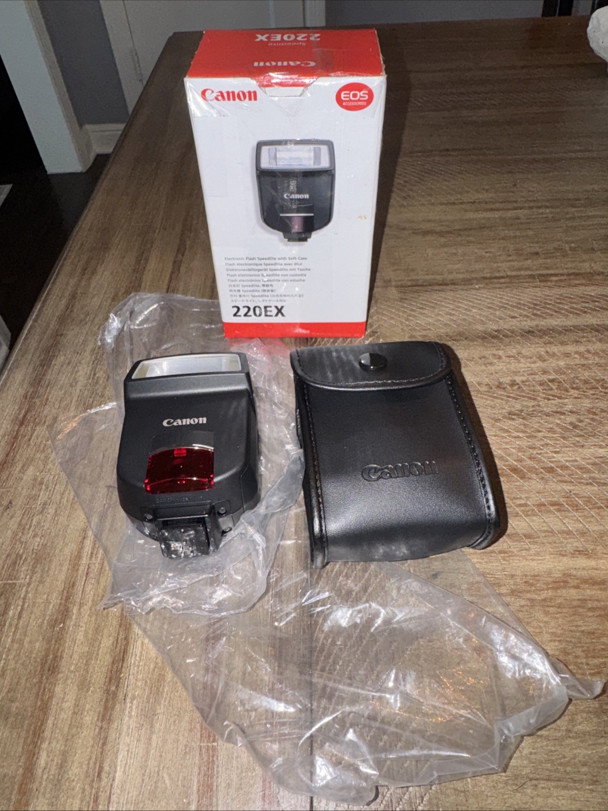 NEW In Open Box - CANON SPEEDLITE 220EX Shoe MOUNT FLASH - no instructions