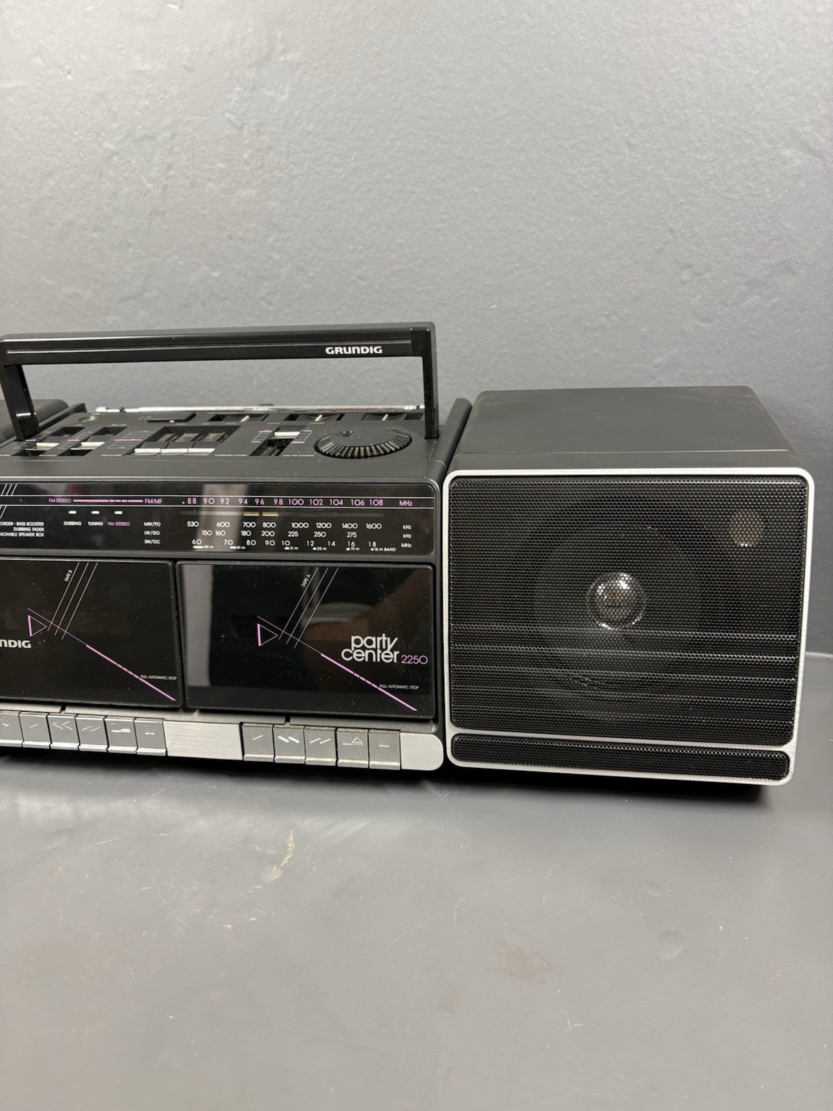 Party Center 2250 Broadcast Receiver