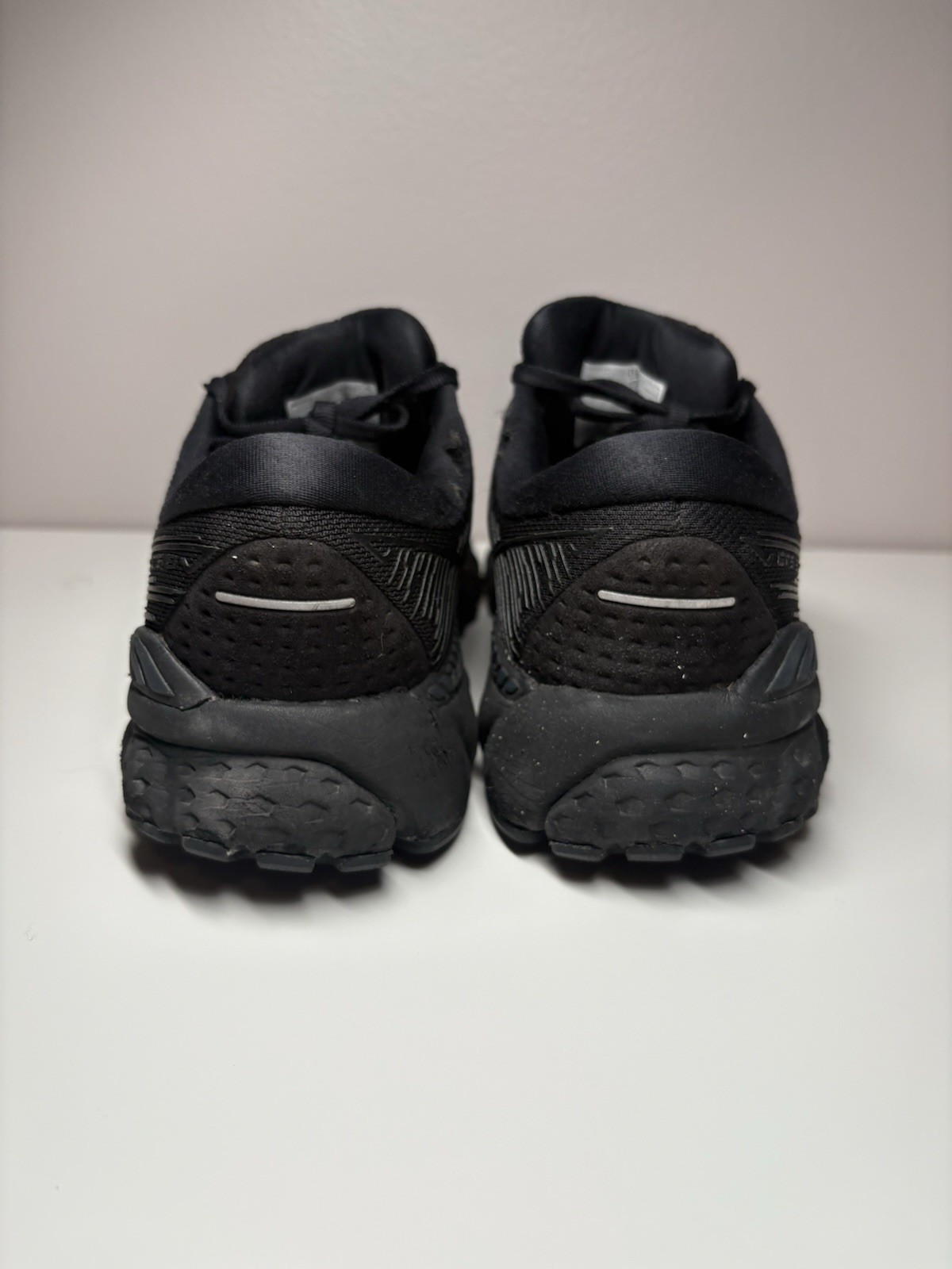 Brooks Adrenaline GTS 19 Womens Black Running Shoes 1202841D071 - Size 7