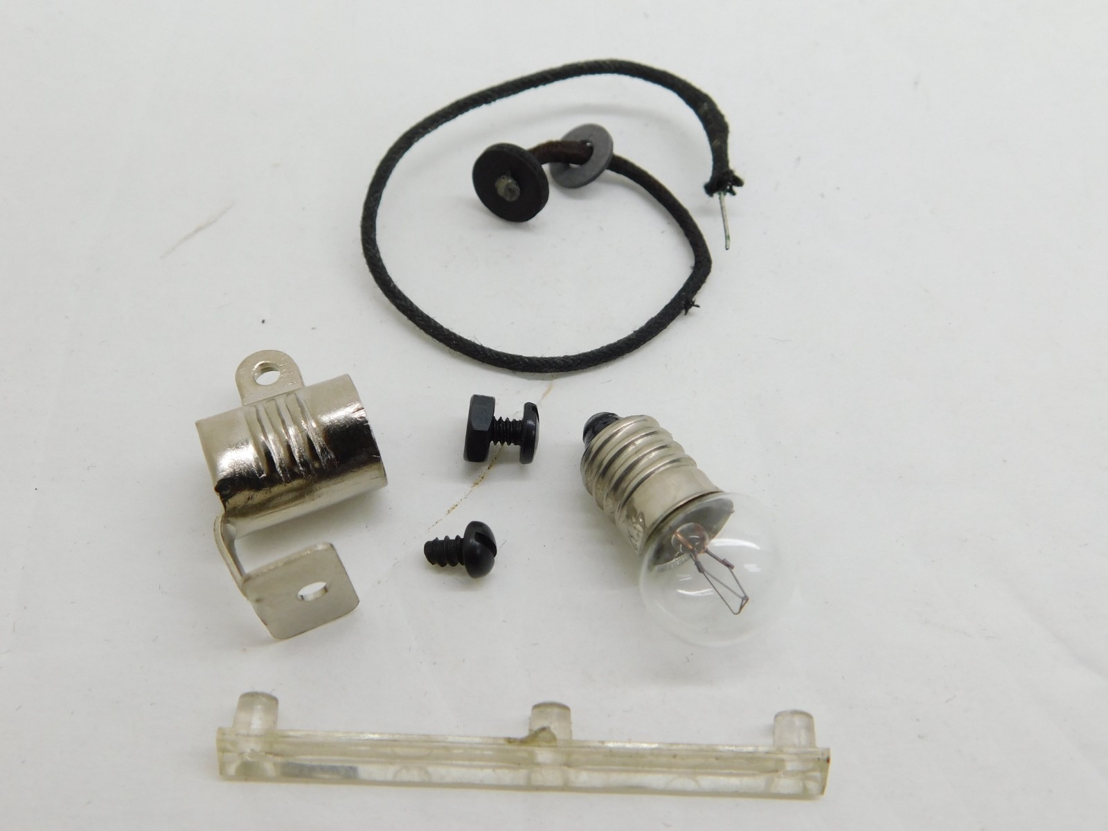 LIONEL TRAINS REAR BACK UP LIGHT SOCKET & LIGHT BAR for 2671W 2046W 736W TENDERS