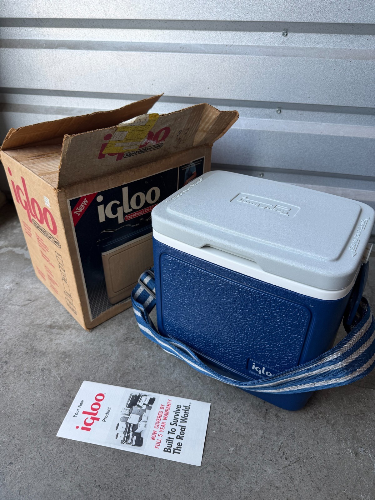 VINTAGE NOS 1984 Igloo Tag Along 8 Cooler Blue Grey Lid Strap Model 84