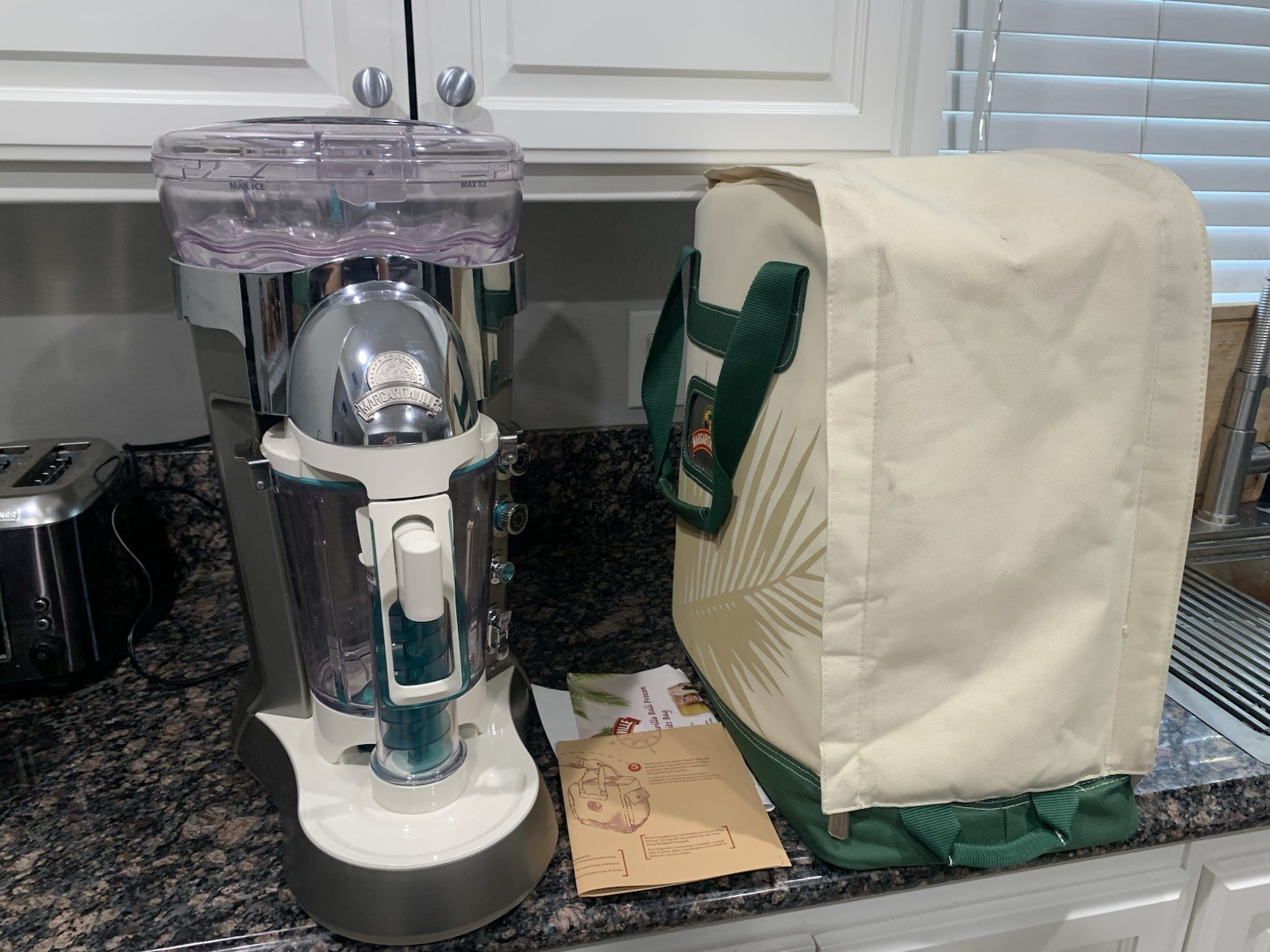 Margaritaville Bali Frozen Concoction Maker w/ Self-Dispensing Lever DM3500 EC