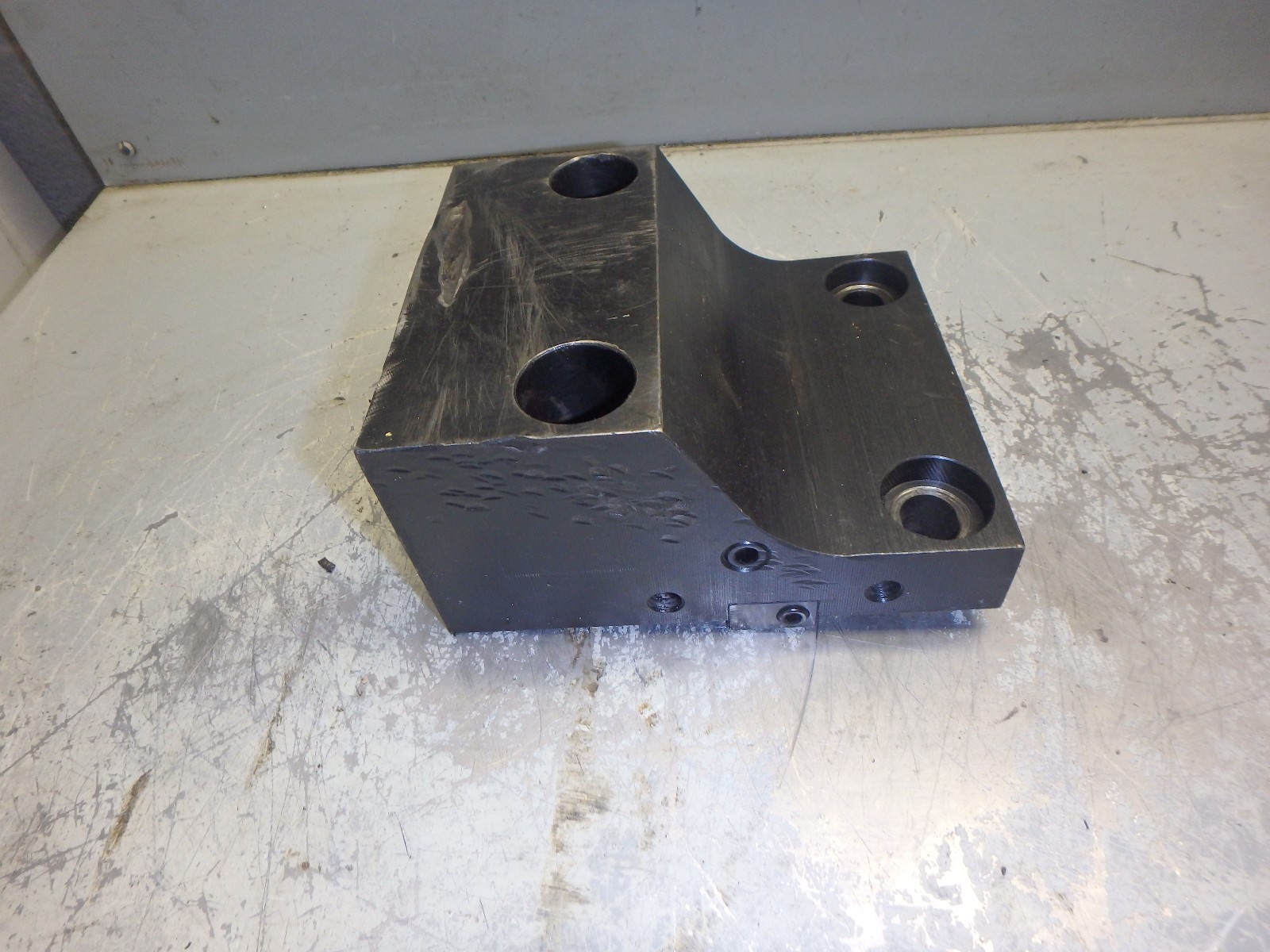 Kitako Dual Spindle CNC Vertical Turning Center_TOOL HOOLDER