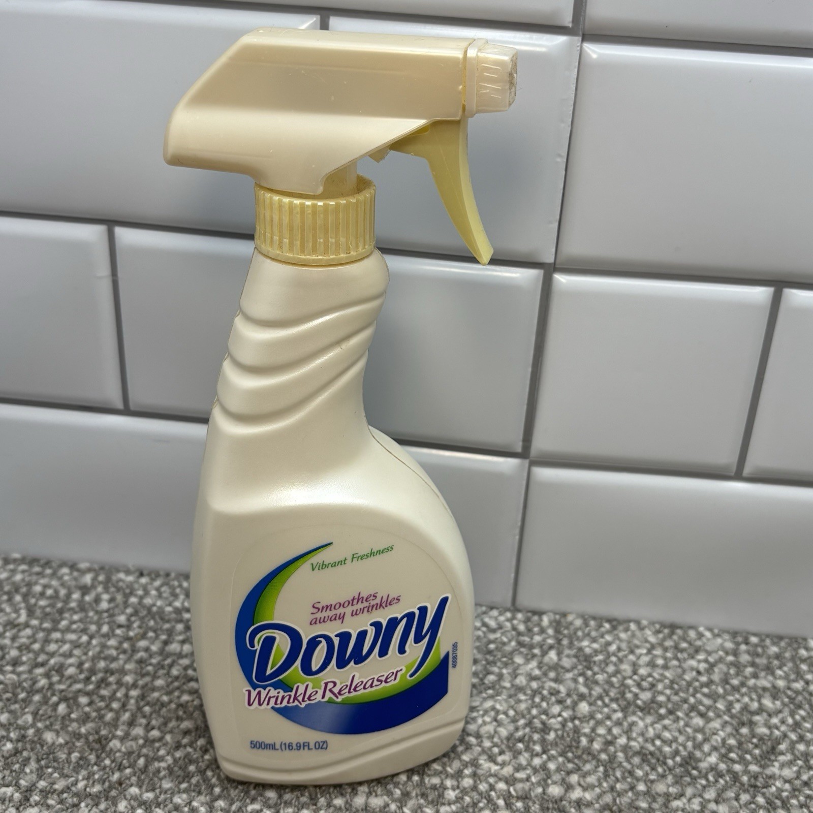Vintage 2000 Downy Wrinkle Releaser Vibrant Freshness 16.9 oz 90% Smoothes