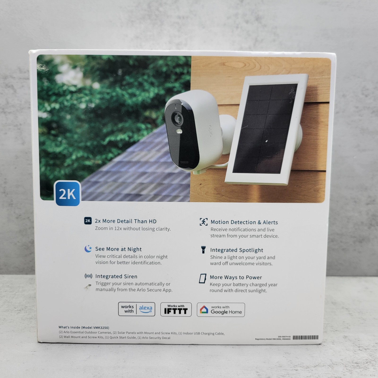 Arlo Essential 2K Outdoor Wireless Security 2 Cameras & 2 Solar (VMC3250-1SCNAS)
